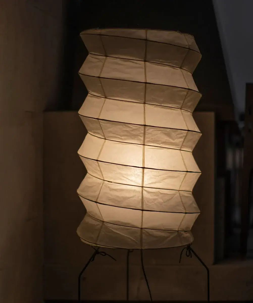 Akari UF2-31N Table Lamp - Image 12