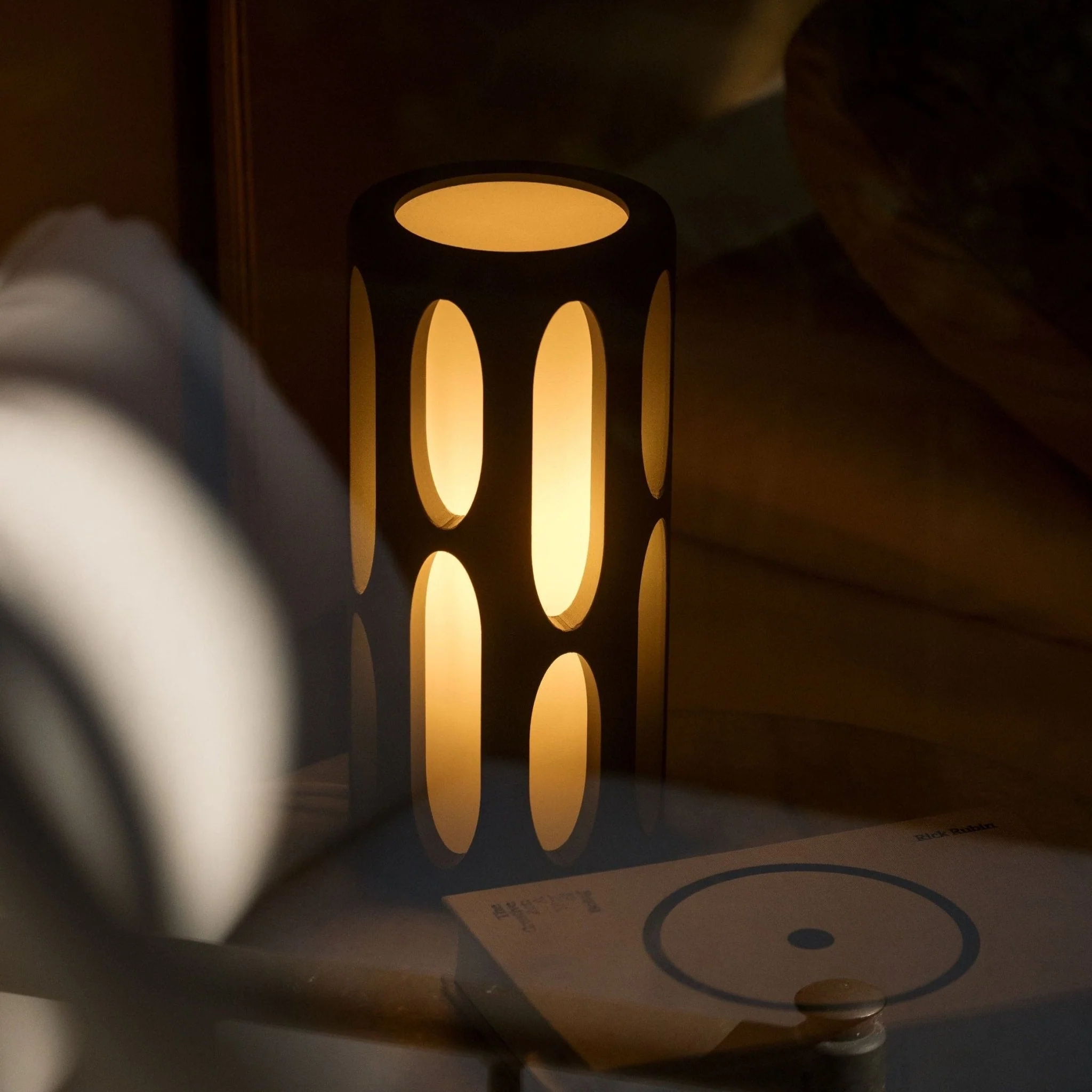 Amoeba Table Lamp - Image 7