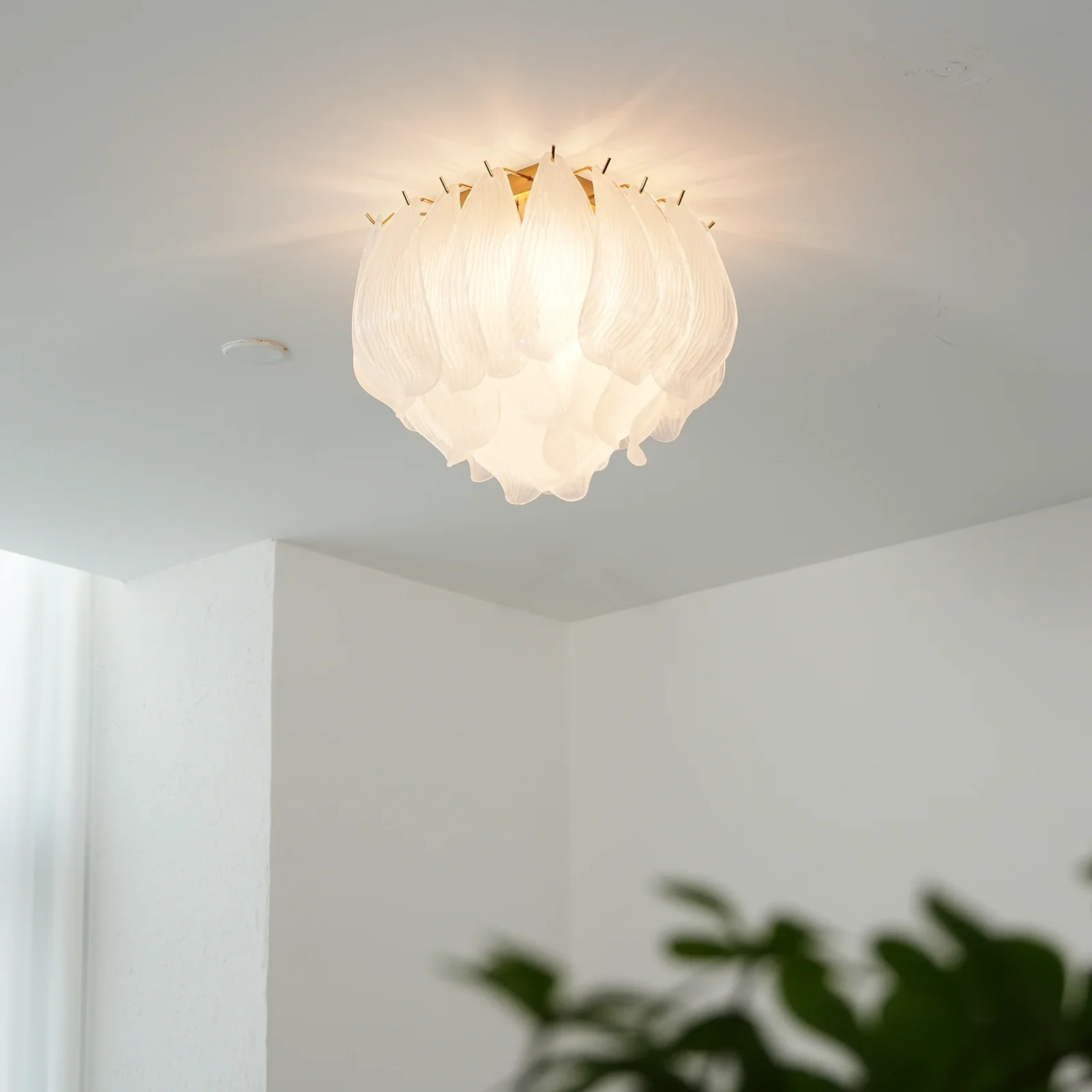 Carved Glass Leaves Murano Ceiling Lamp - Image 3