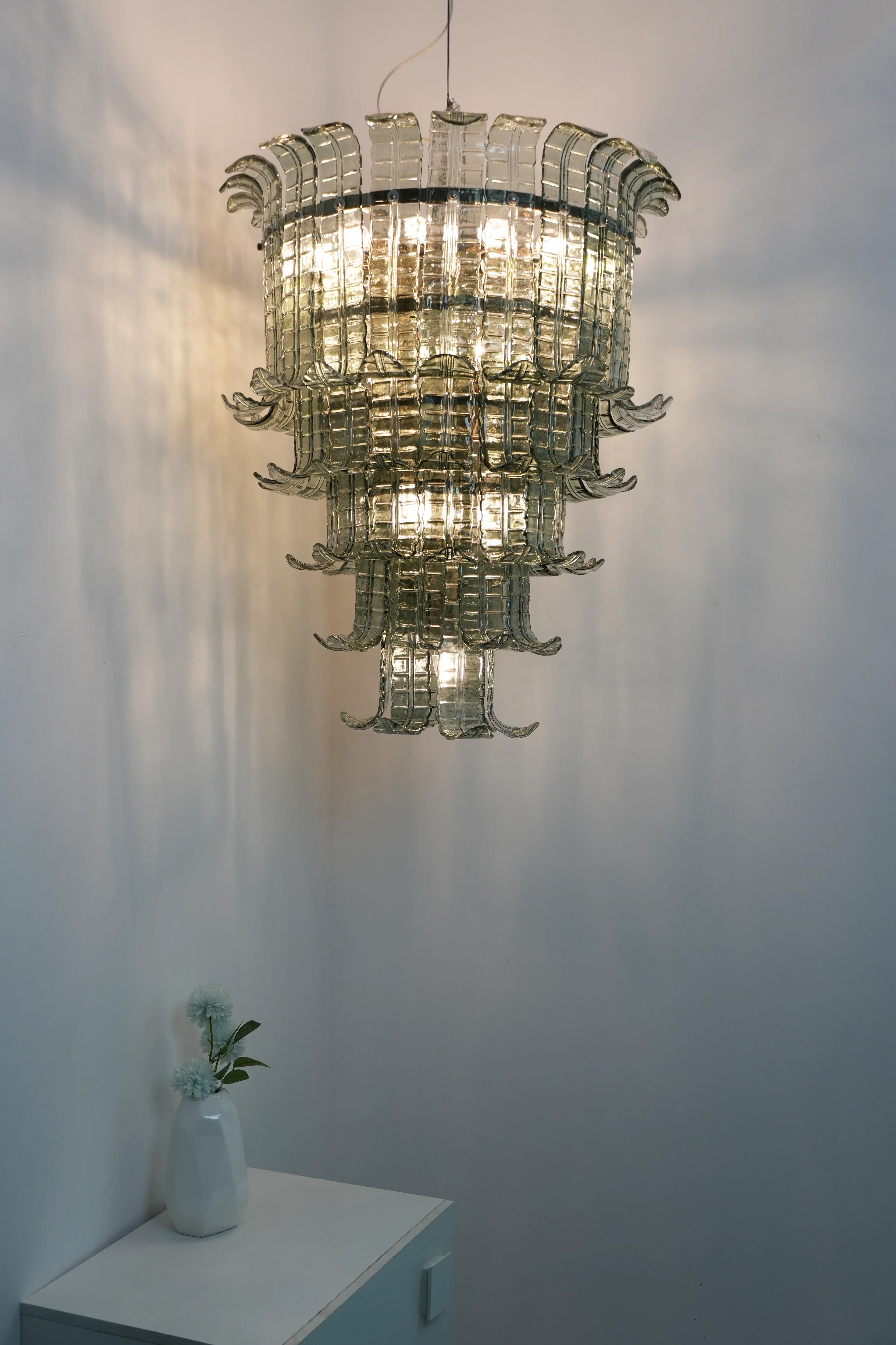 Elegant Leaf-Shaped Murano Glass Chandelier - Image 10