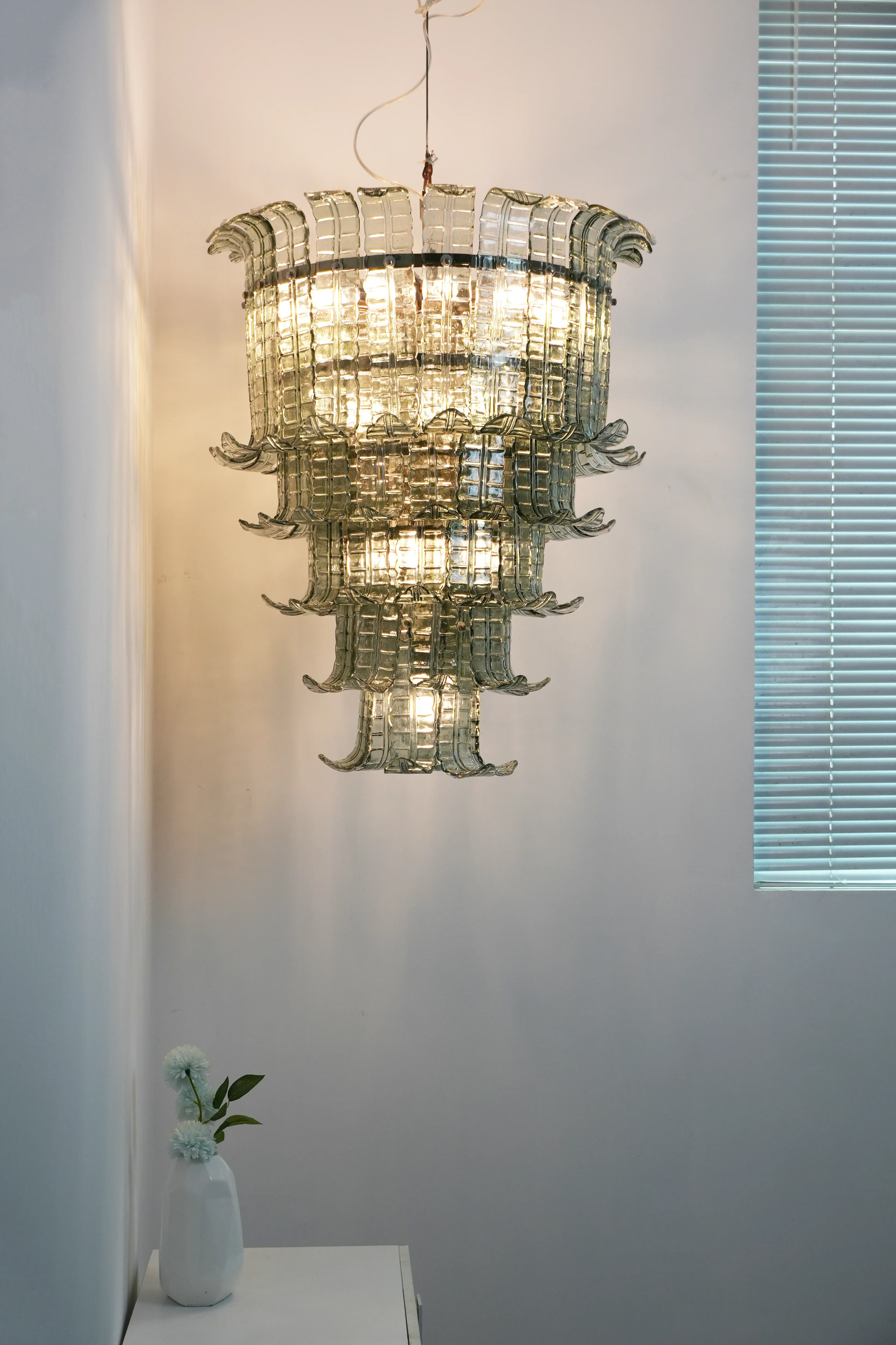 Elegant Leaf-Shaped Murano Glass Chandelier - Image 11