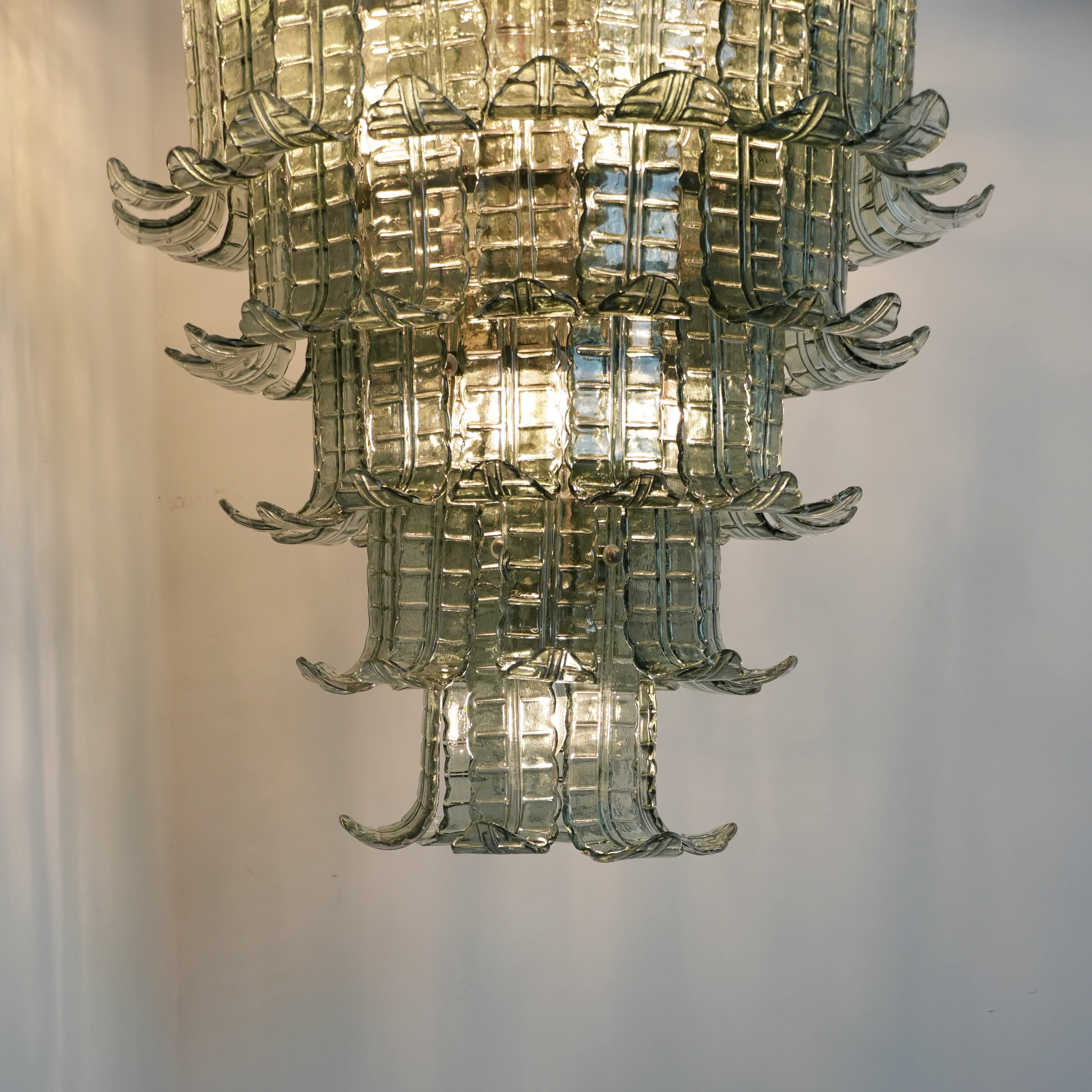 Elegant Leaf-Shaped Murano Glass Chandelier - Image 12