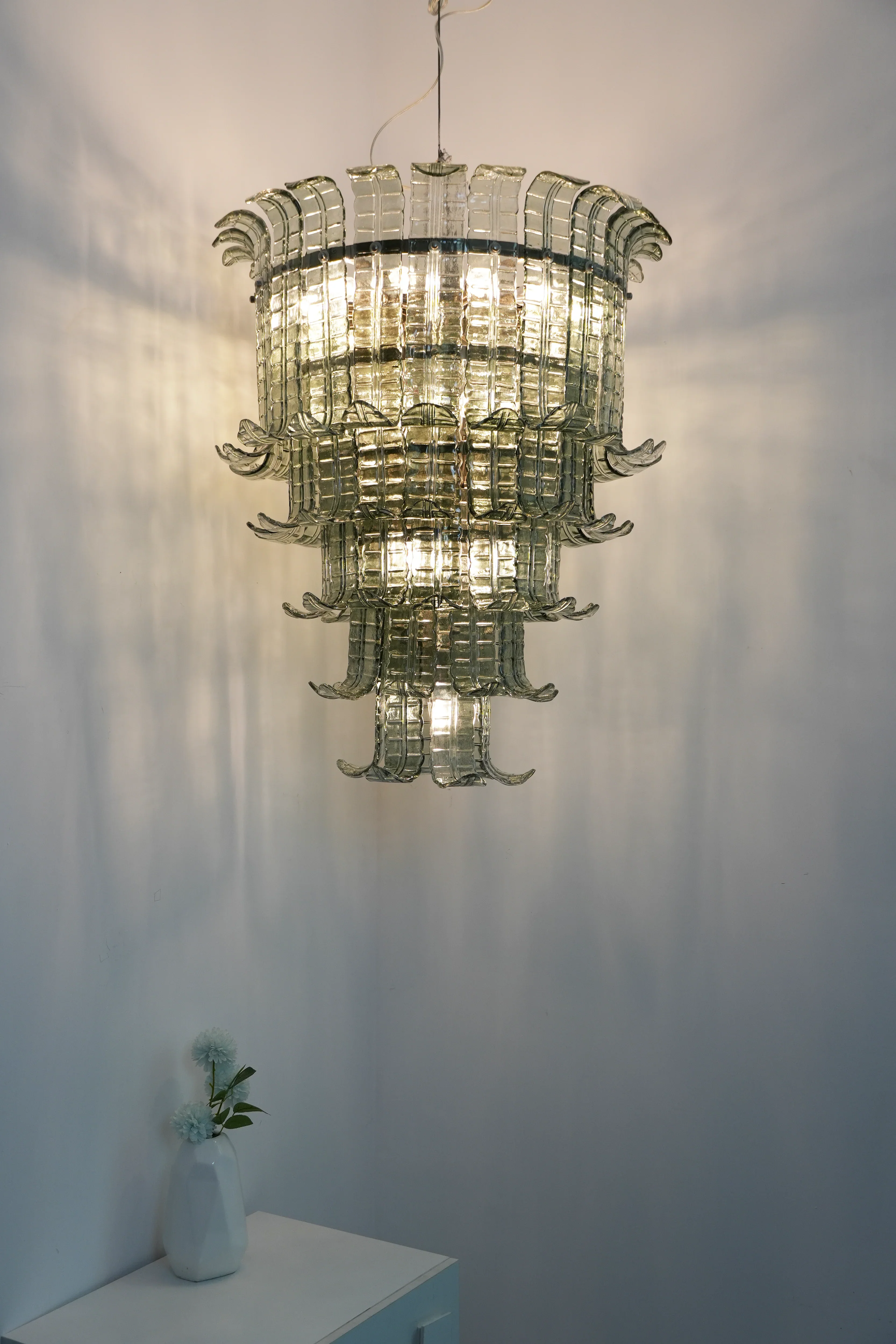Elegant Leaf-Shaped Murano Glass Chandelier - Image 3