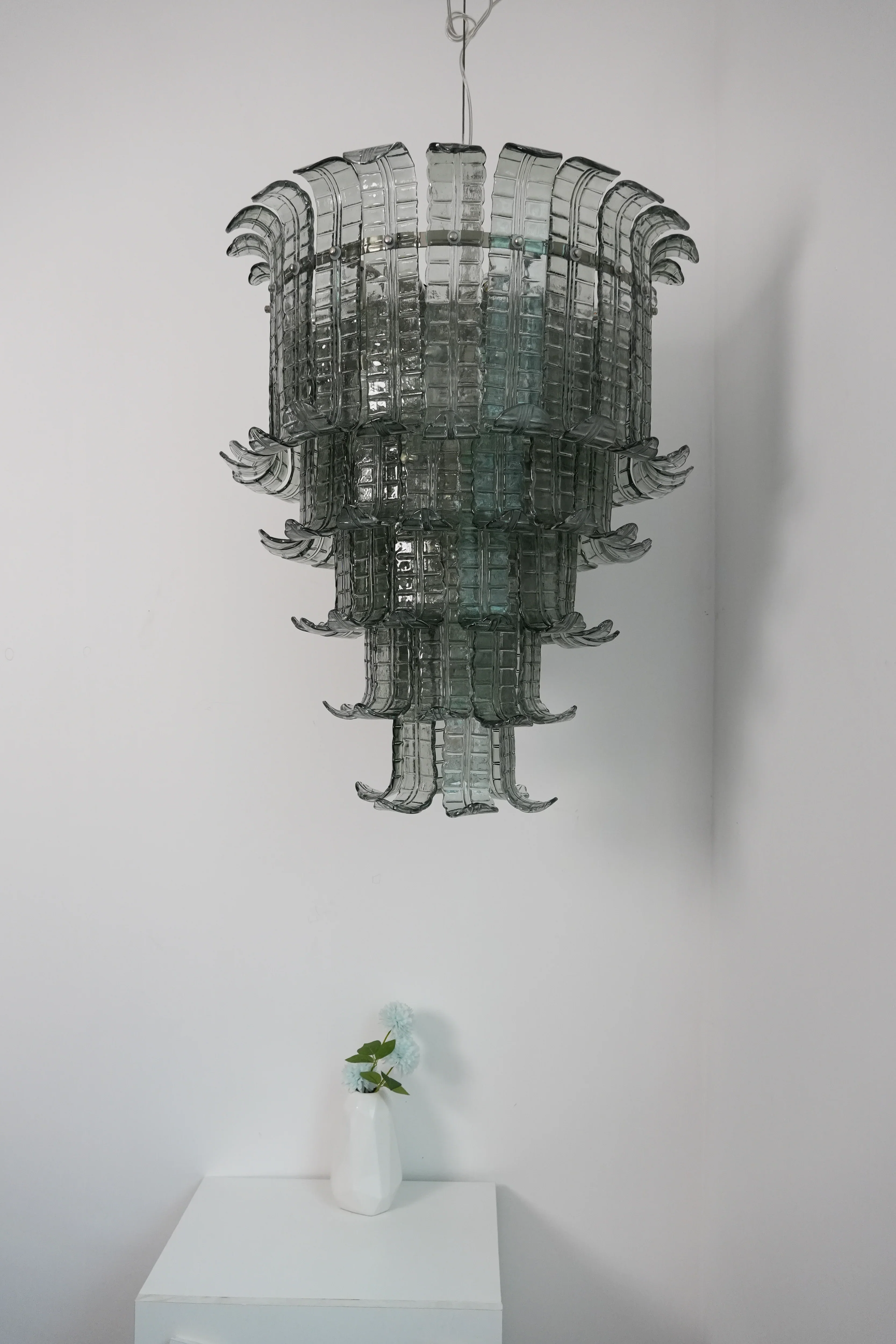 Elegant Leaf-Shaped Murano Glass Chandelier - Image 8