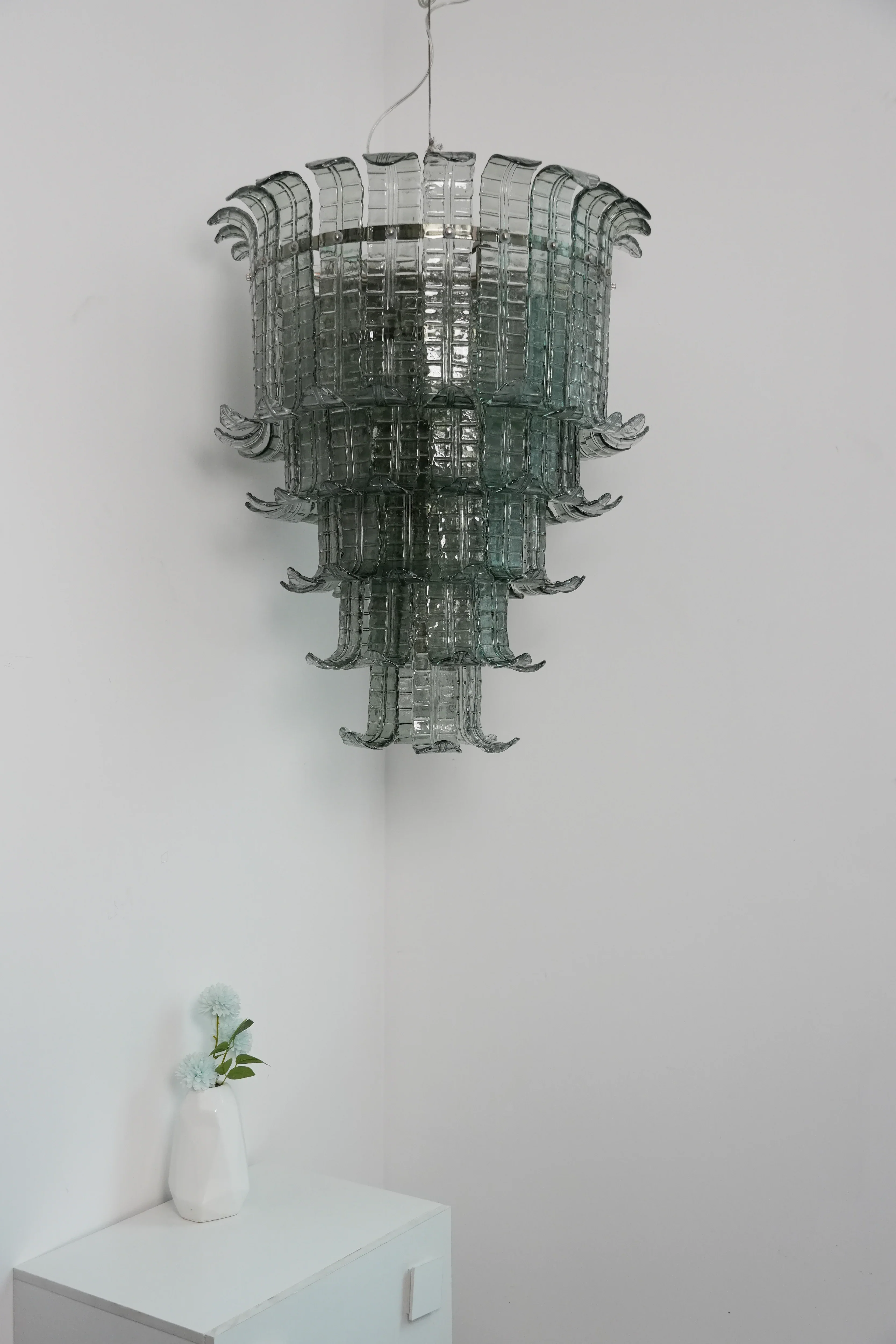 Elegant Leaf-Shaped Murano Glass Chandelier - Image 9