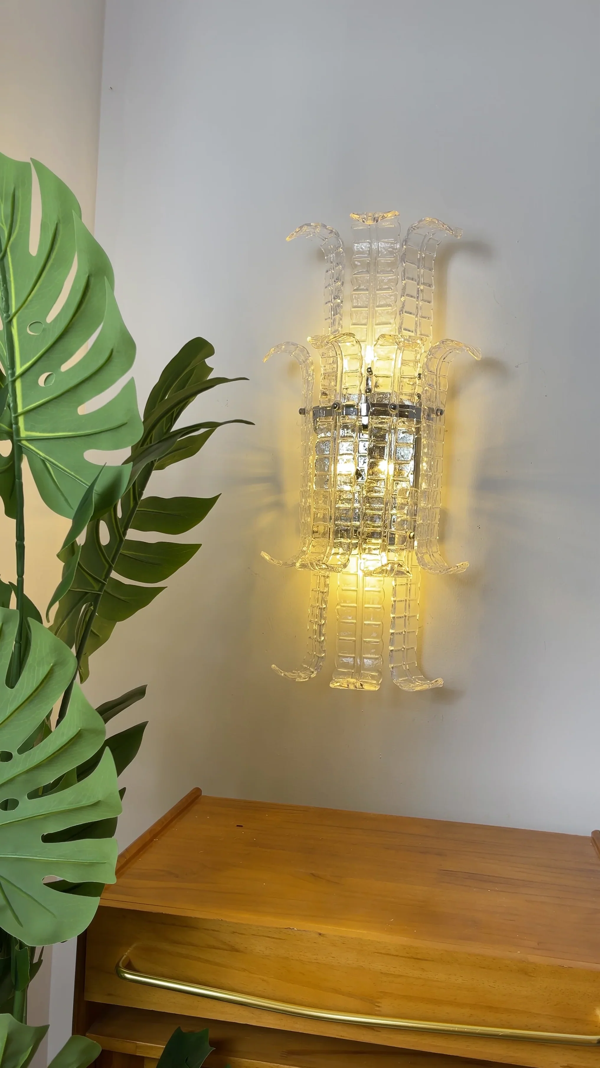 Elegant Murano Leaf Shape Glass Wall Sconce - Image 6