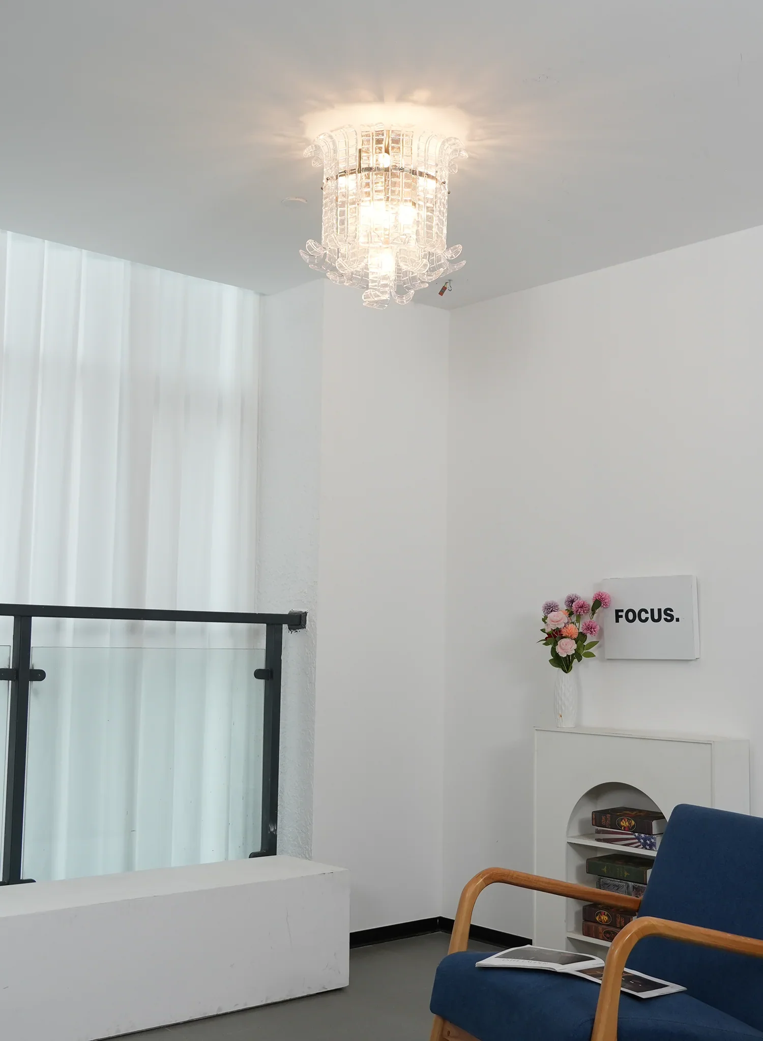 Elegant Murano Leaf Shaped Ceiling Lamp - Image 14