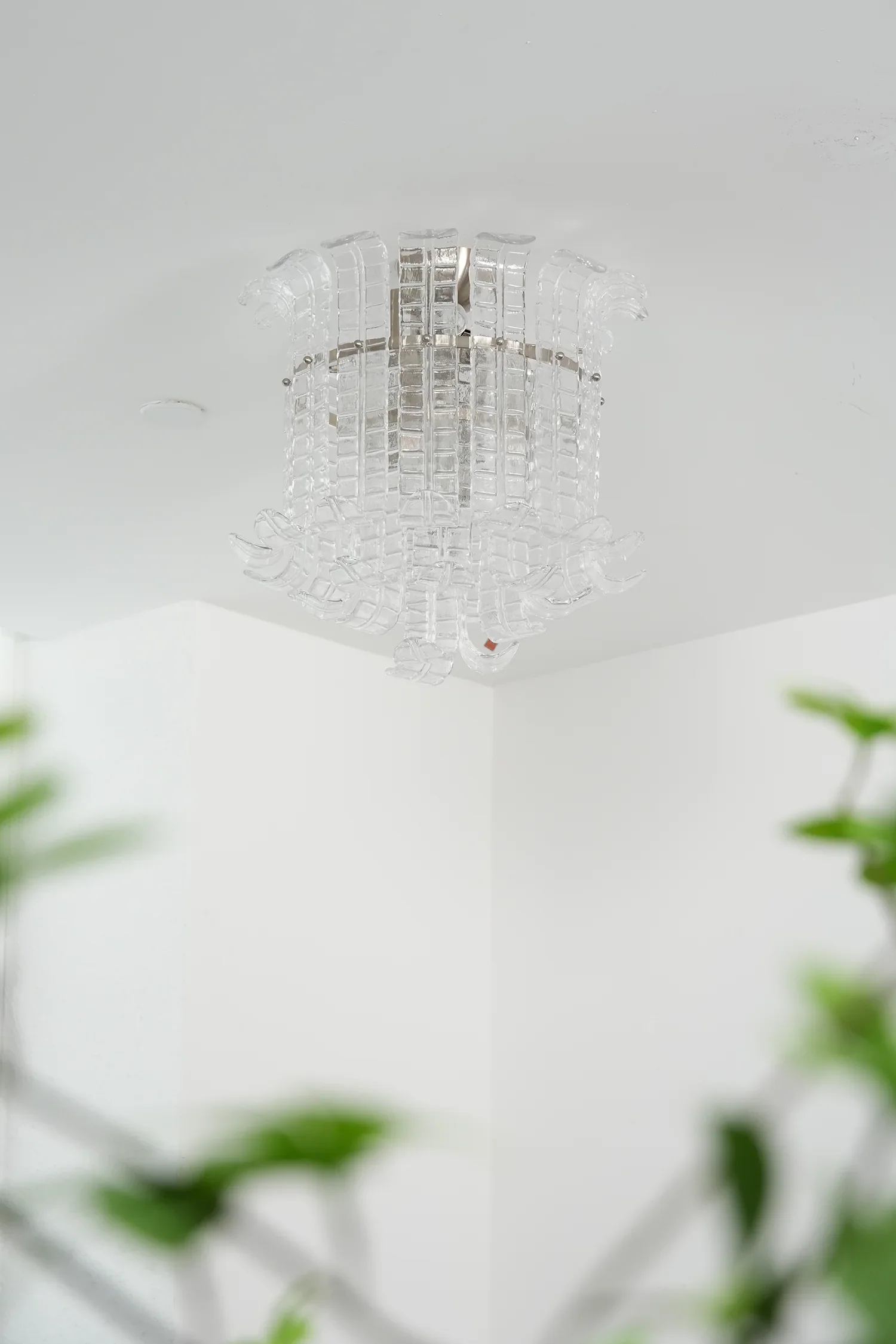 Elegant Murano Leaf Shaped Ceiling Lamp - Image 17