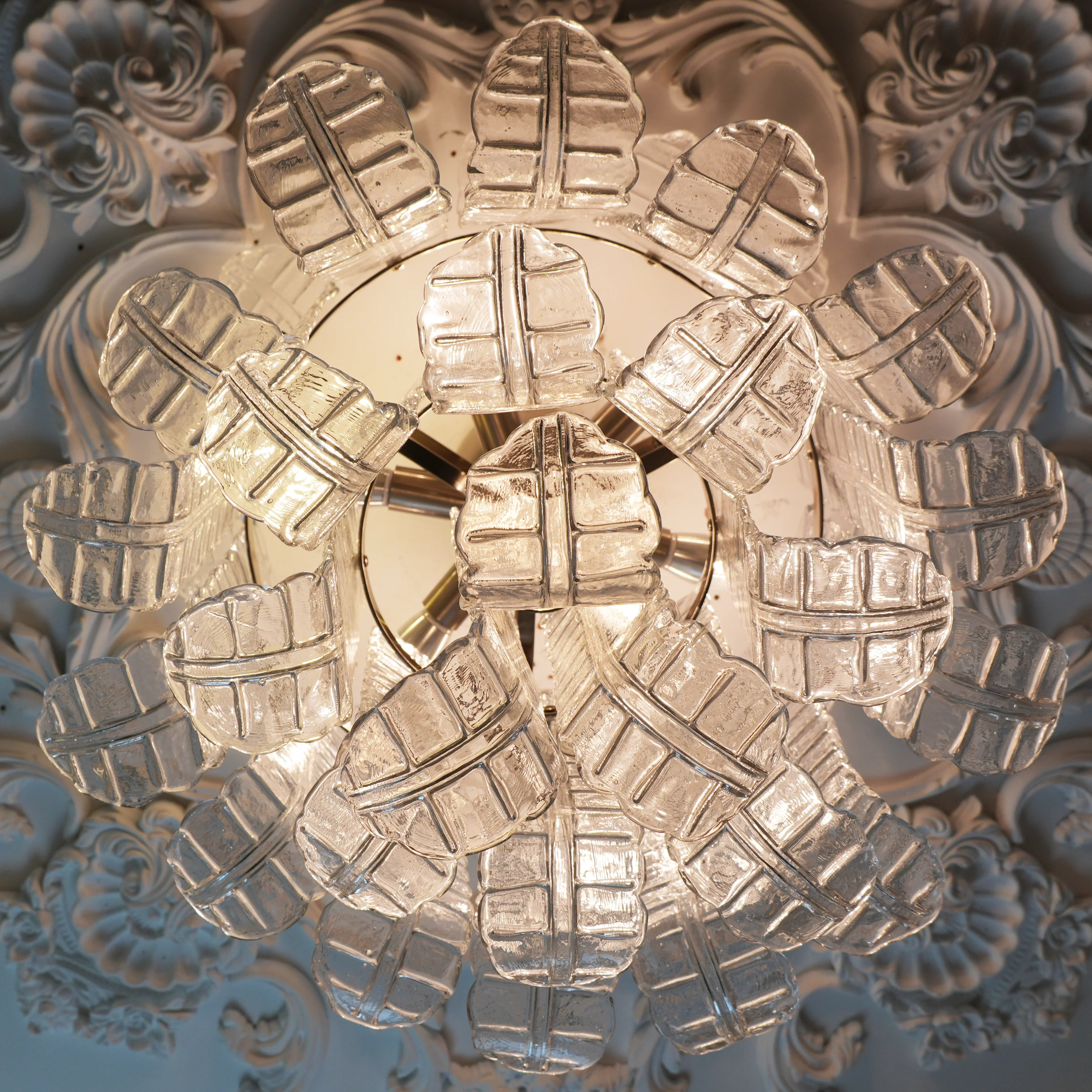 Elegant Murano Leaf Shaped Ceiling Lamp - Image 18