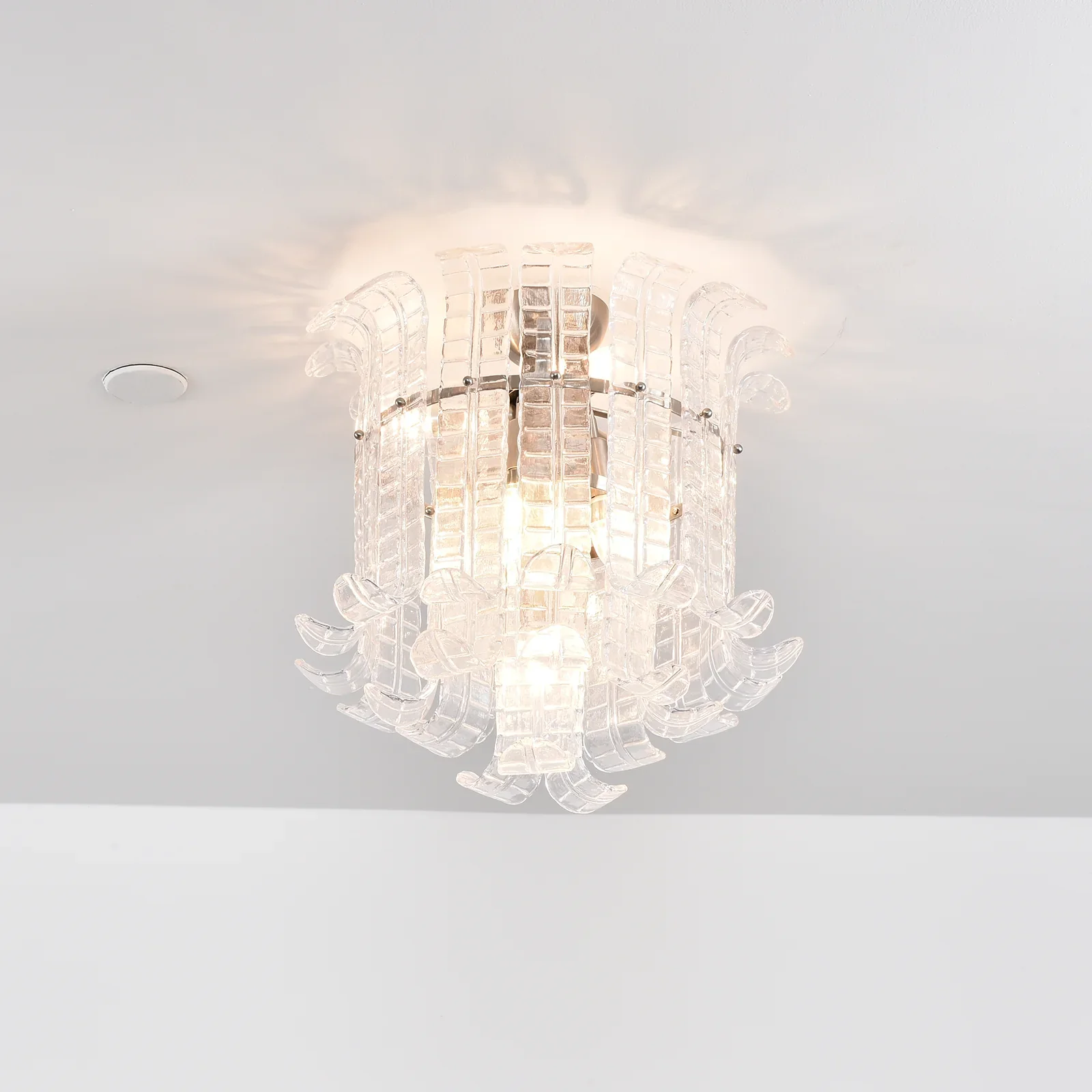 Elegant Murano Leaf Shaped Ceiling Lamp - Image 23