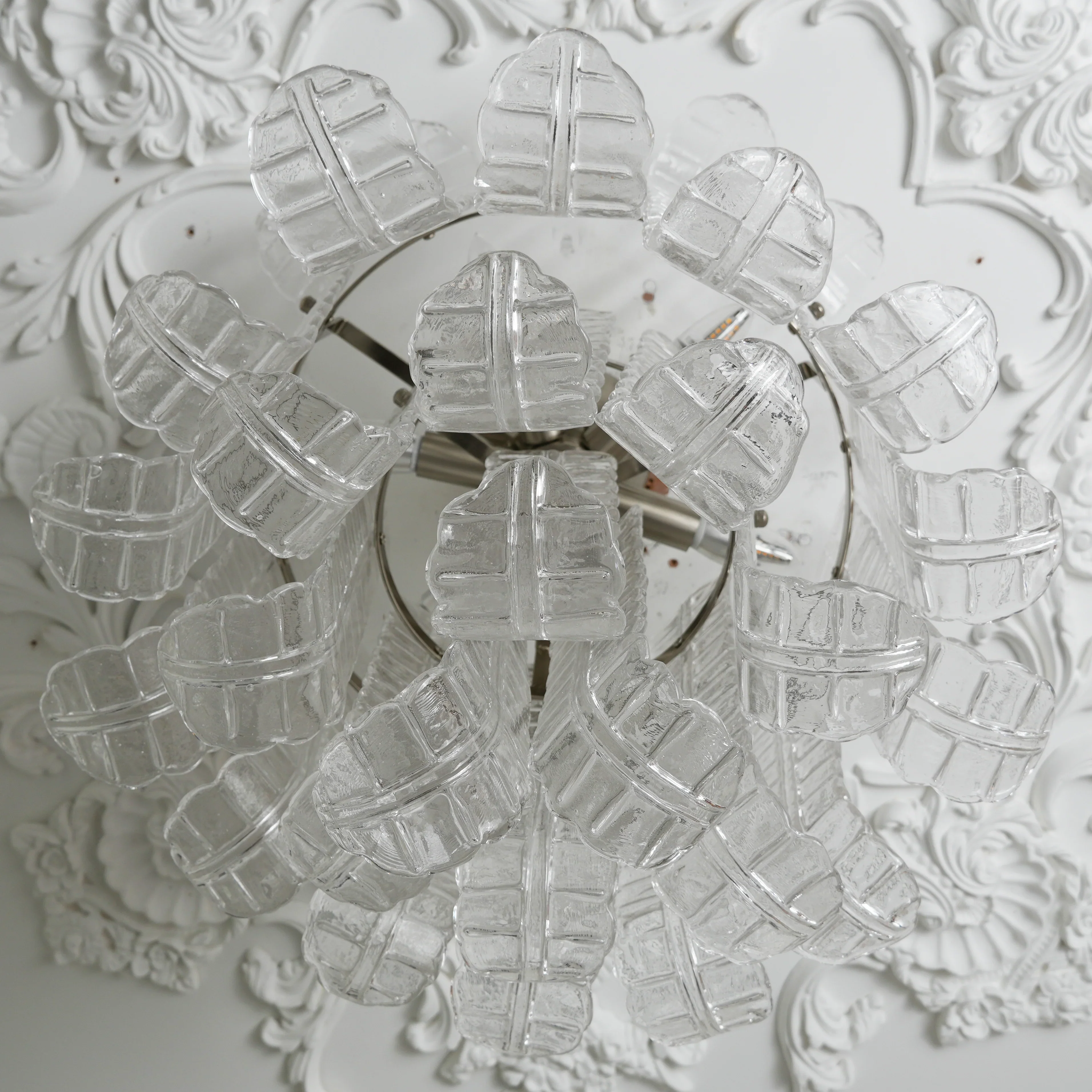 Elegant Murano Leaf Shaped Ceiling Lamp - Image 26