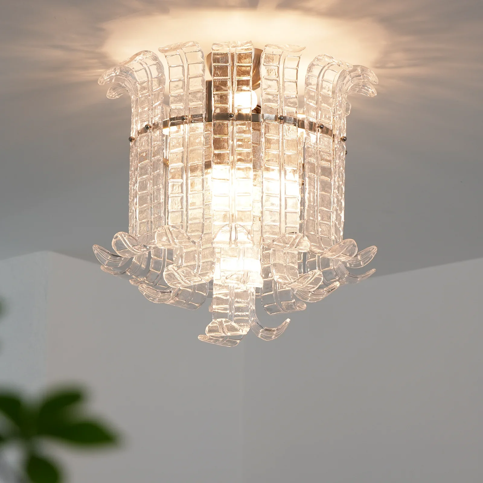 Elegant Murano Leaf Shaped Ceiling Lamp - Image 4