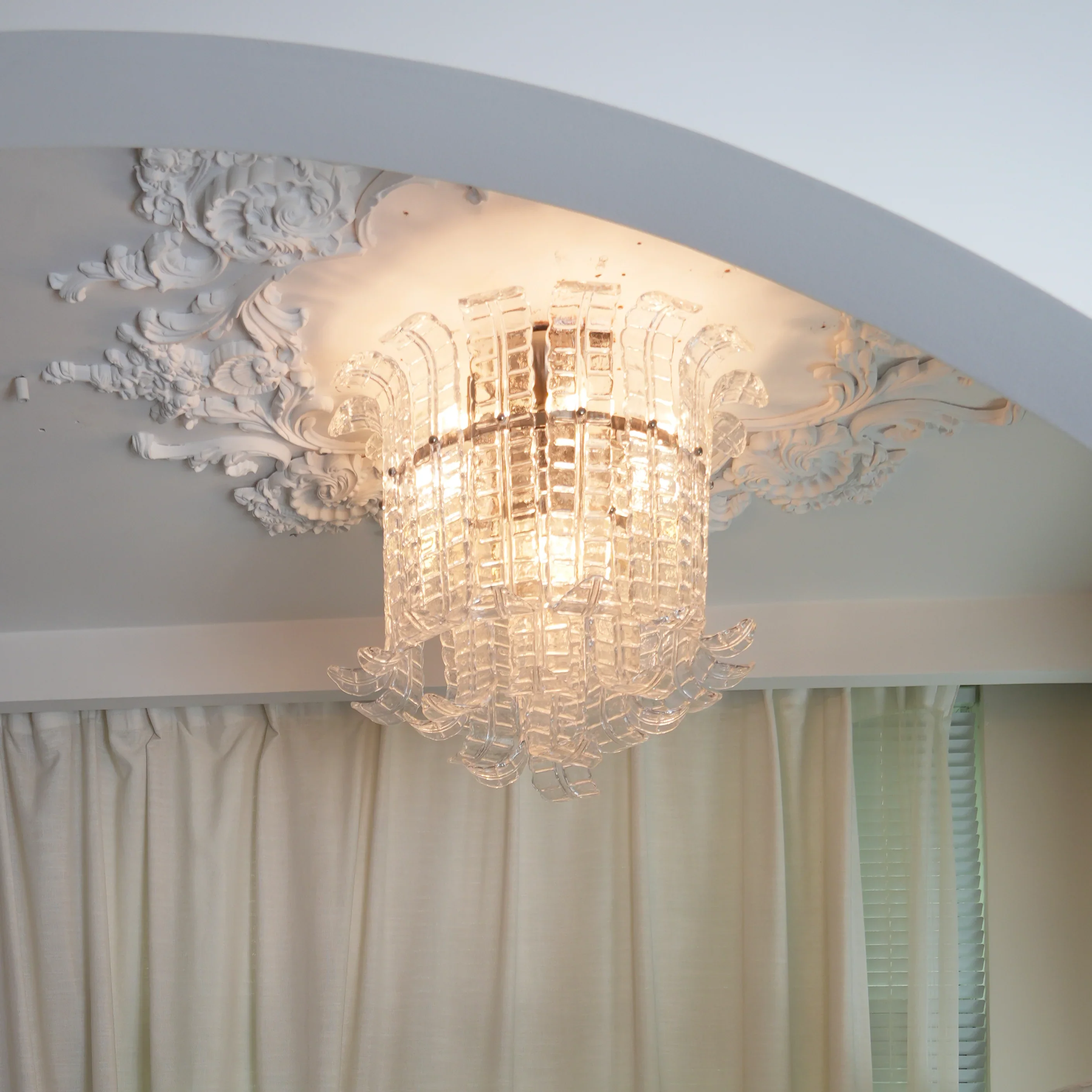 Elegant Murano Leaf Shaped Ceiling Lamp - Image 7