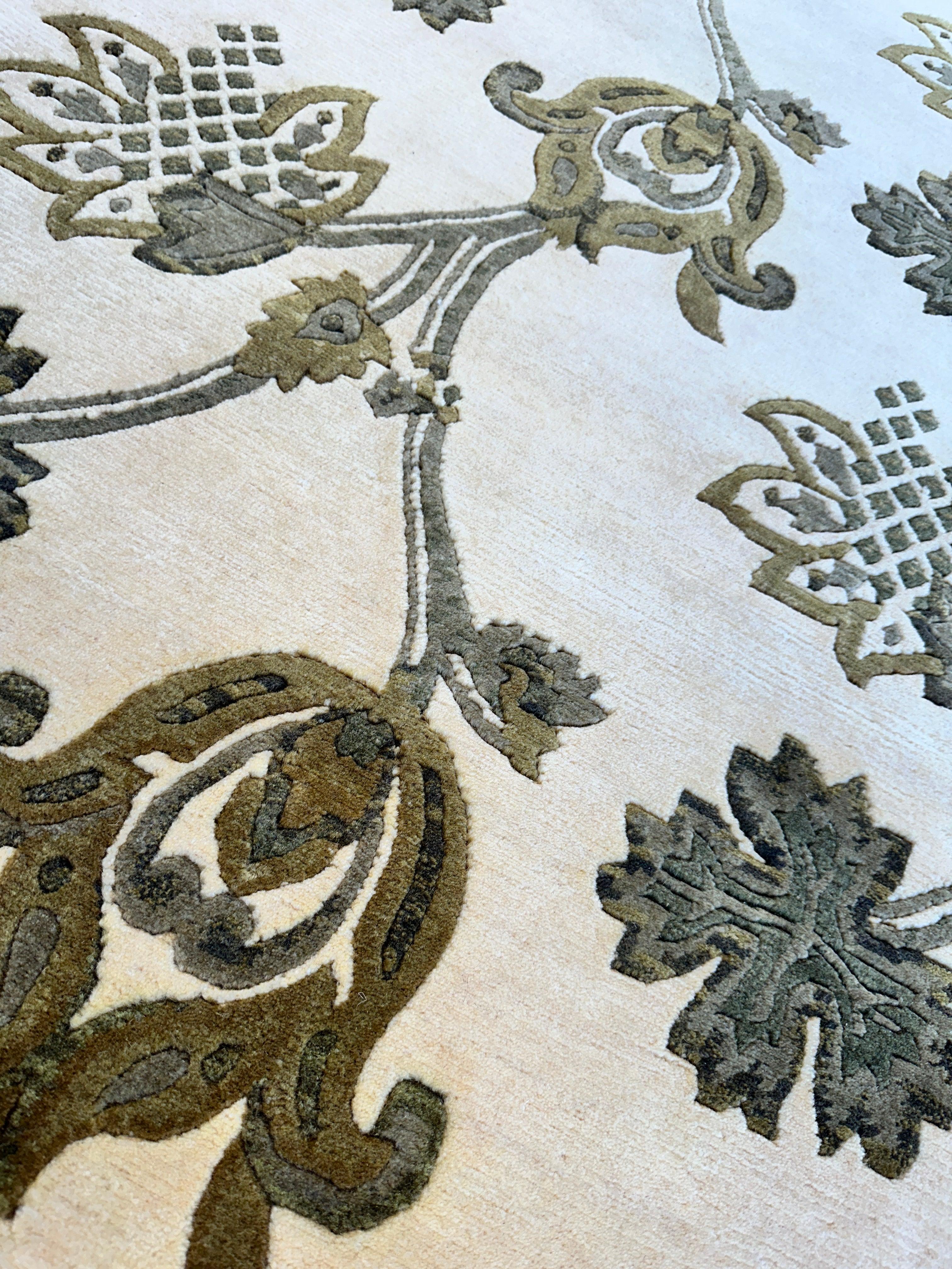 Hand-Knotted Indian Rug - 7'11" x 9'9" - Wool - Floral Pattern - Elegant Beige and Green Design - Image 4