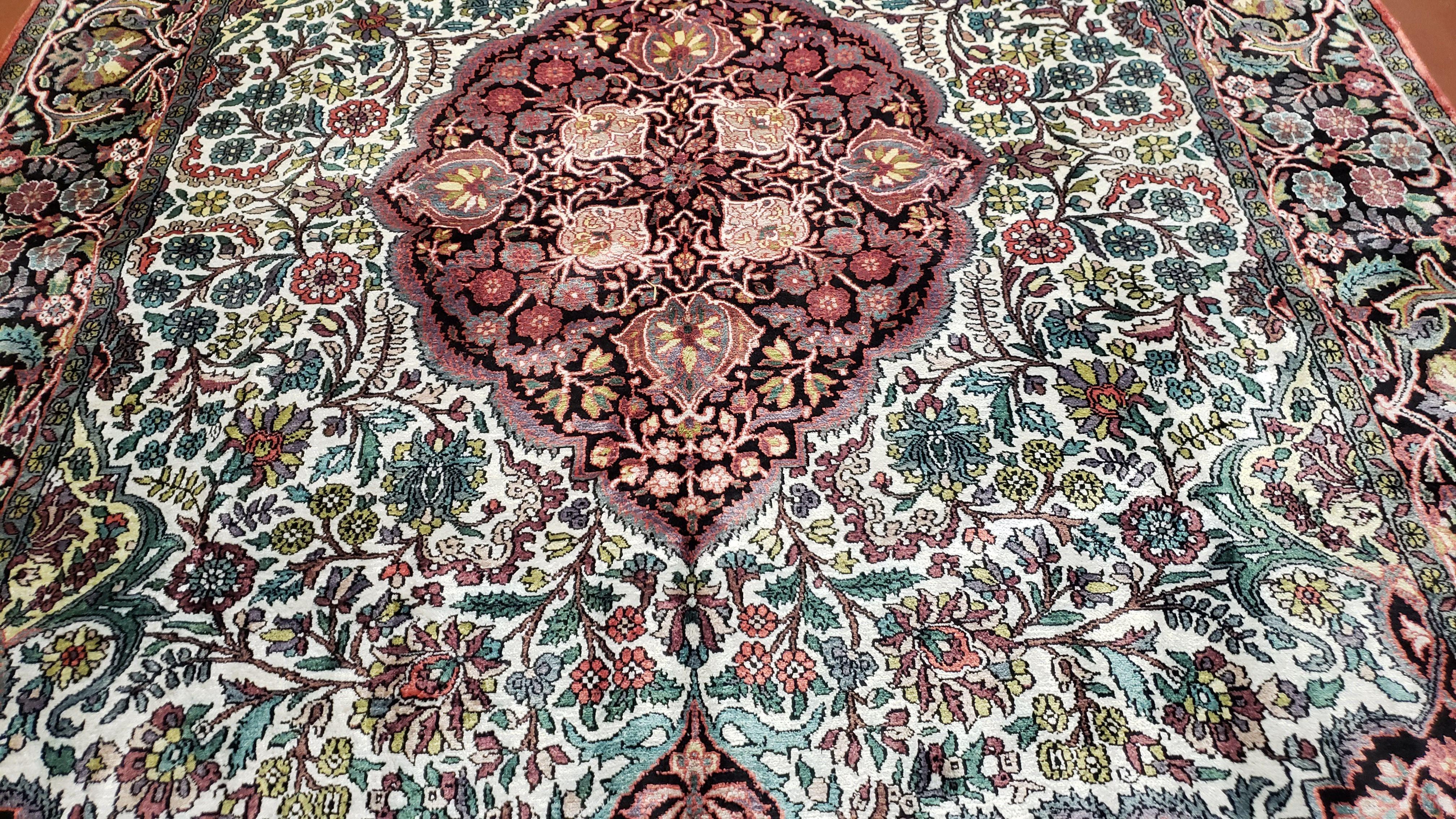Indian Kashmiri Silk Rug 6x10, Ivory, Floral Medallion - Image 12