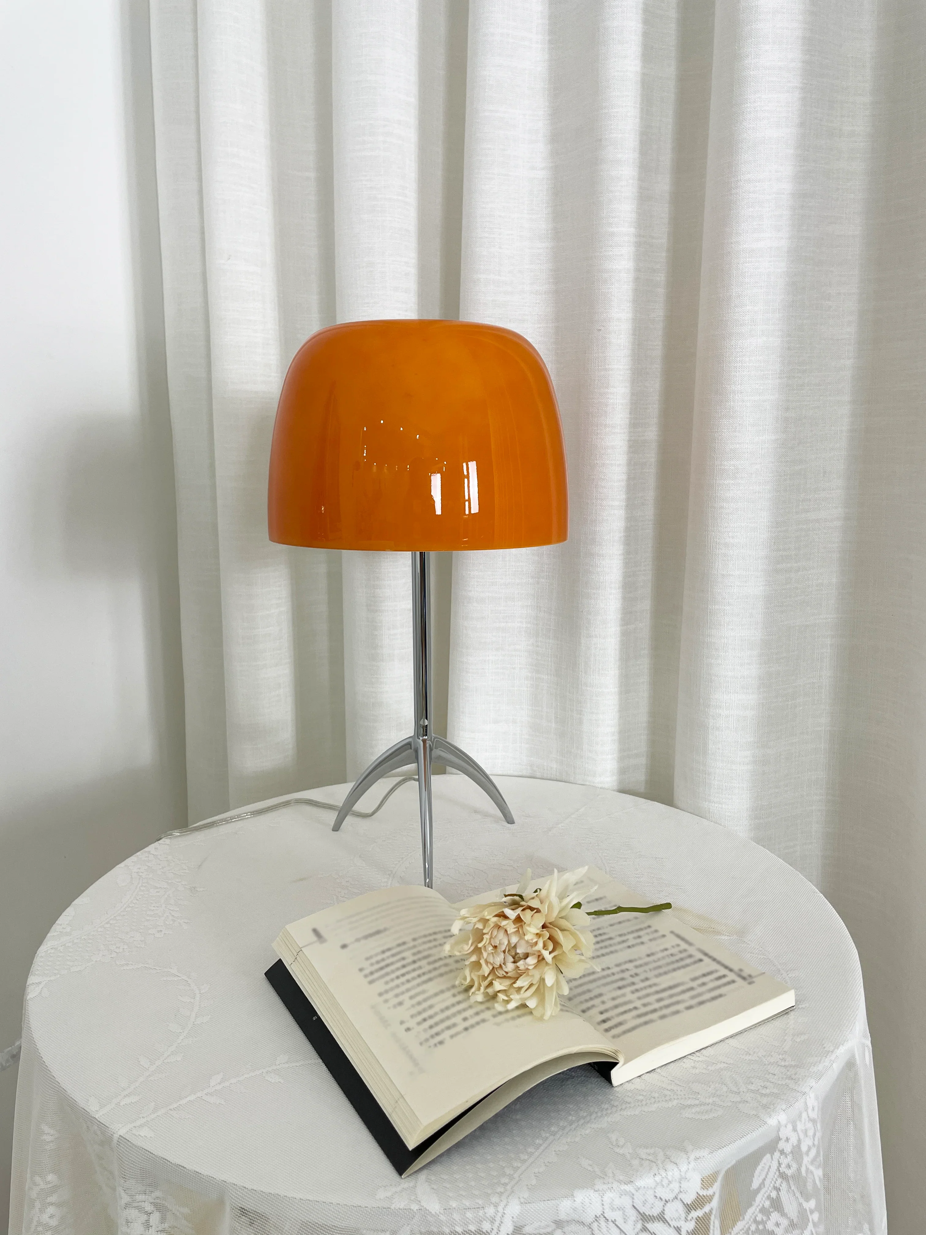 Lumiere Glass Table Lamp - Image 5