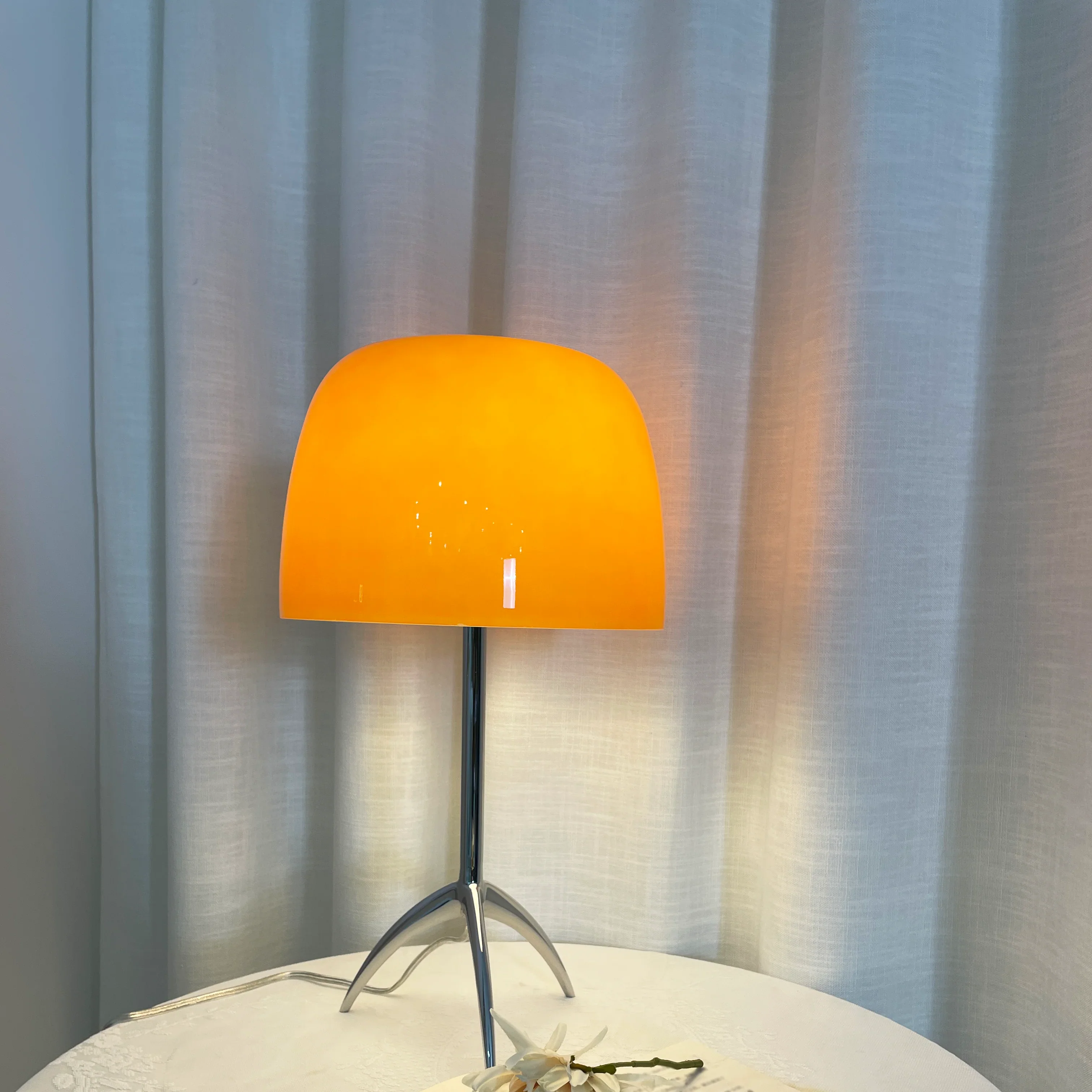 Lumiere Glass Table Lamp - Image 7