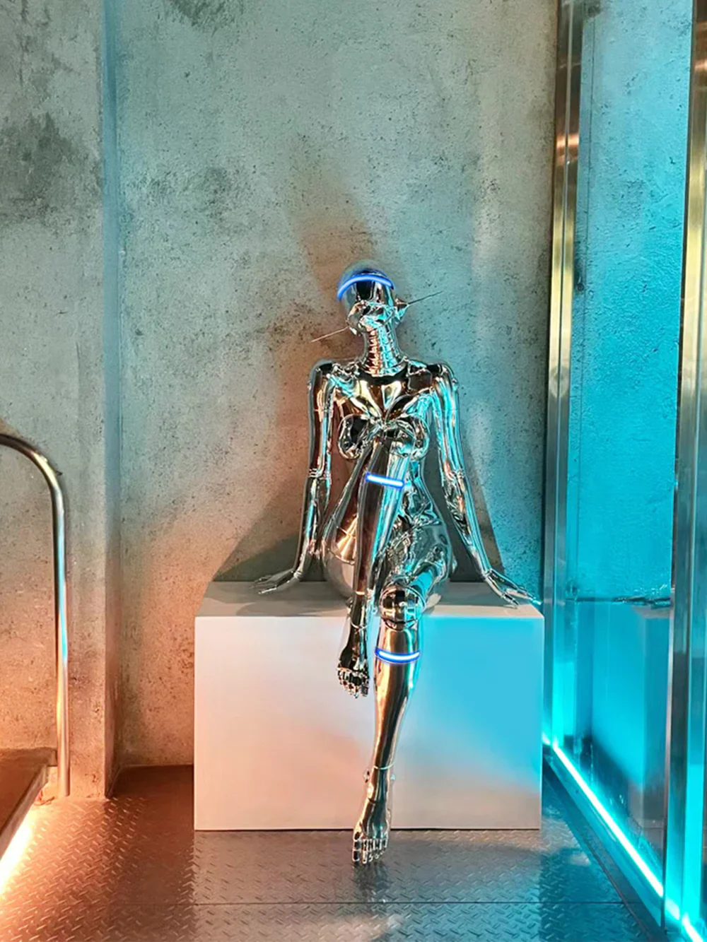 Mechanical Technology Goddess Sculpture Floor Lamp - Image 13