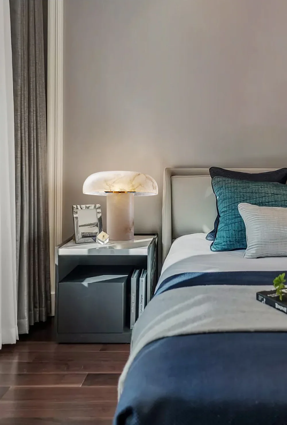 Modern Alabaster Habros Table Lamp - Image 12