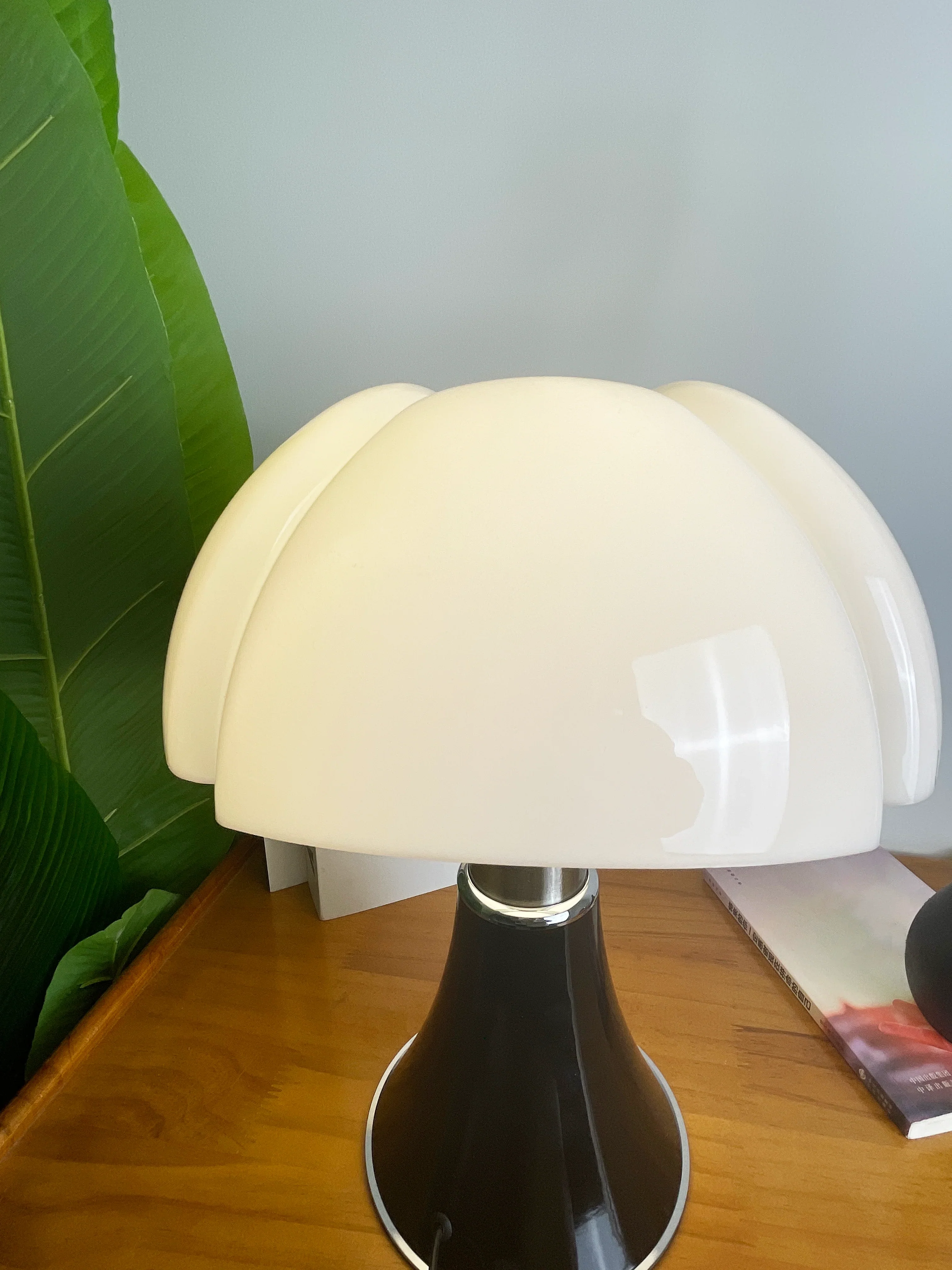 Pipistrello Acrylic Table Lamp - Image 23