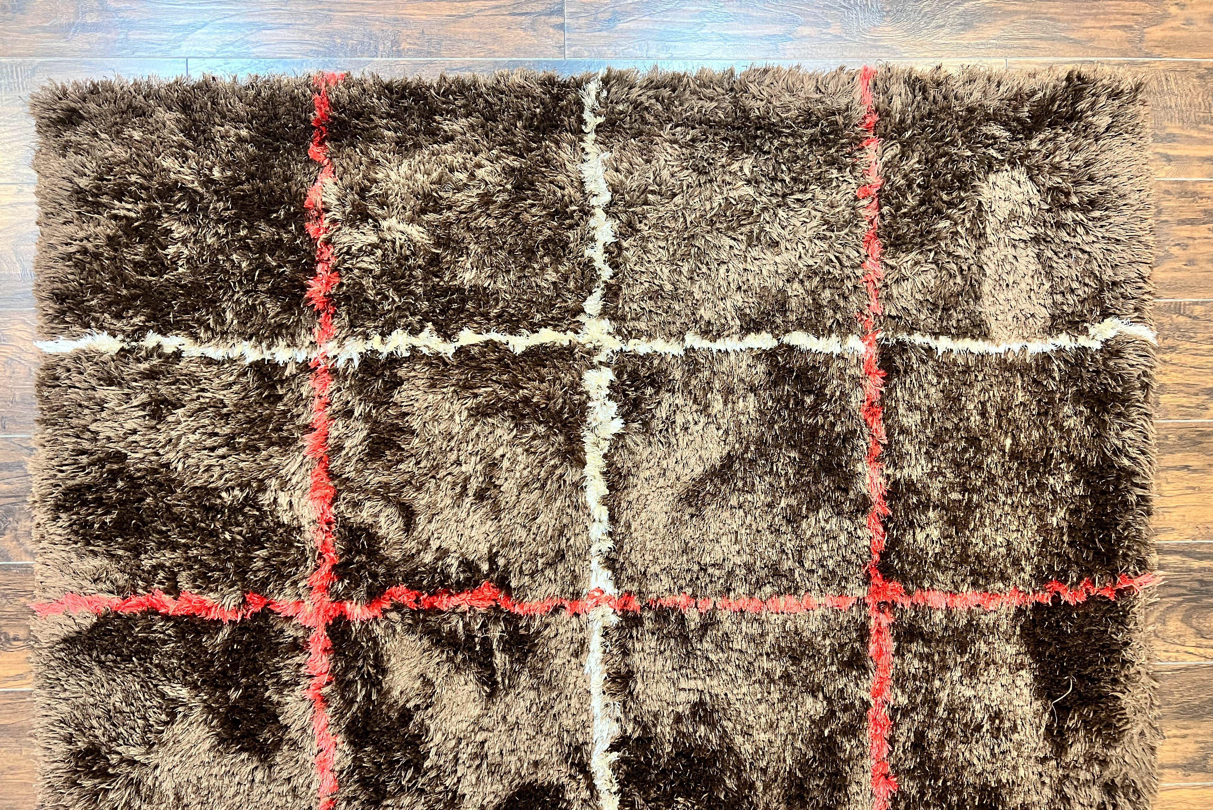 Shag Rug 6x8, Brown, Panel Design - Image 3