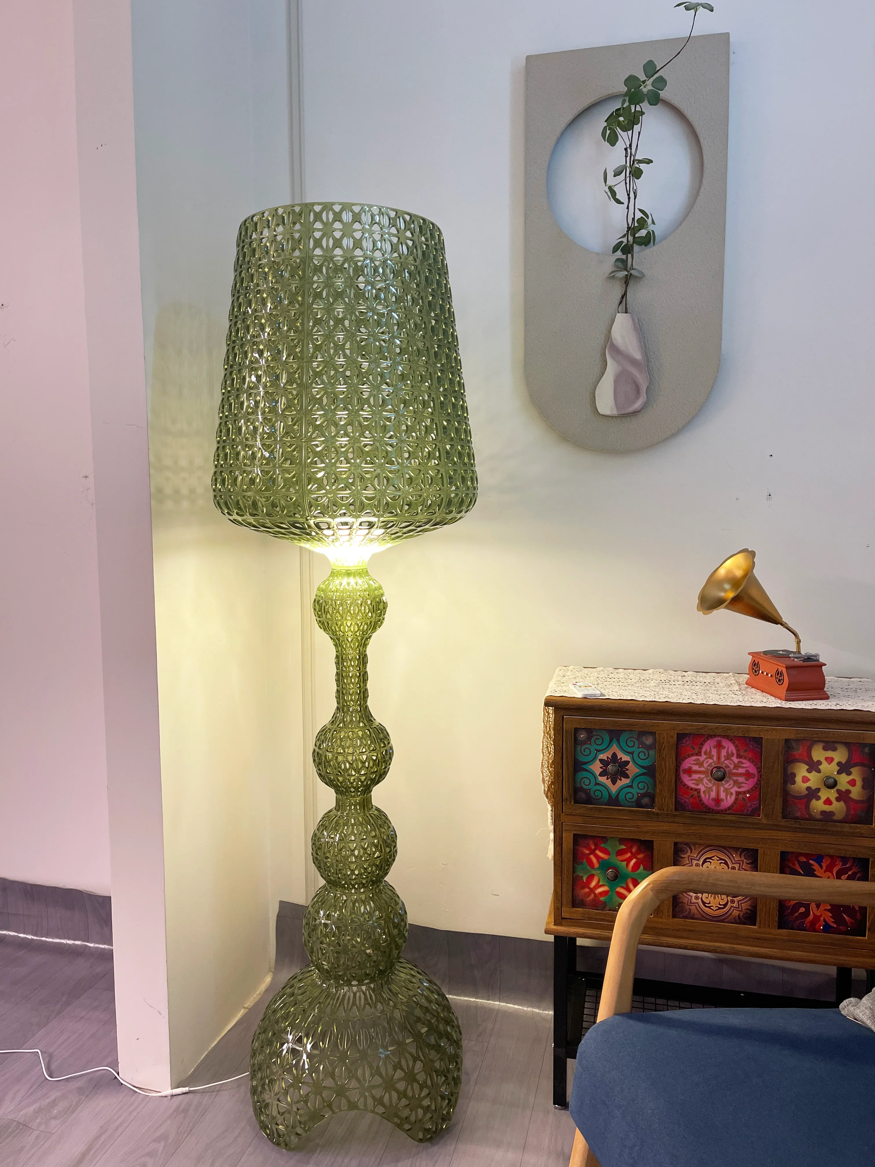 Simple Kabuki Acrylic Floor Lamp - Image 14