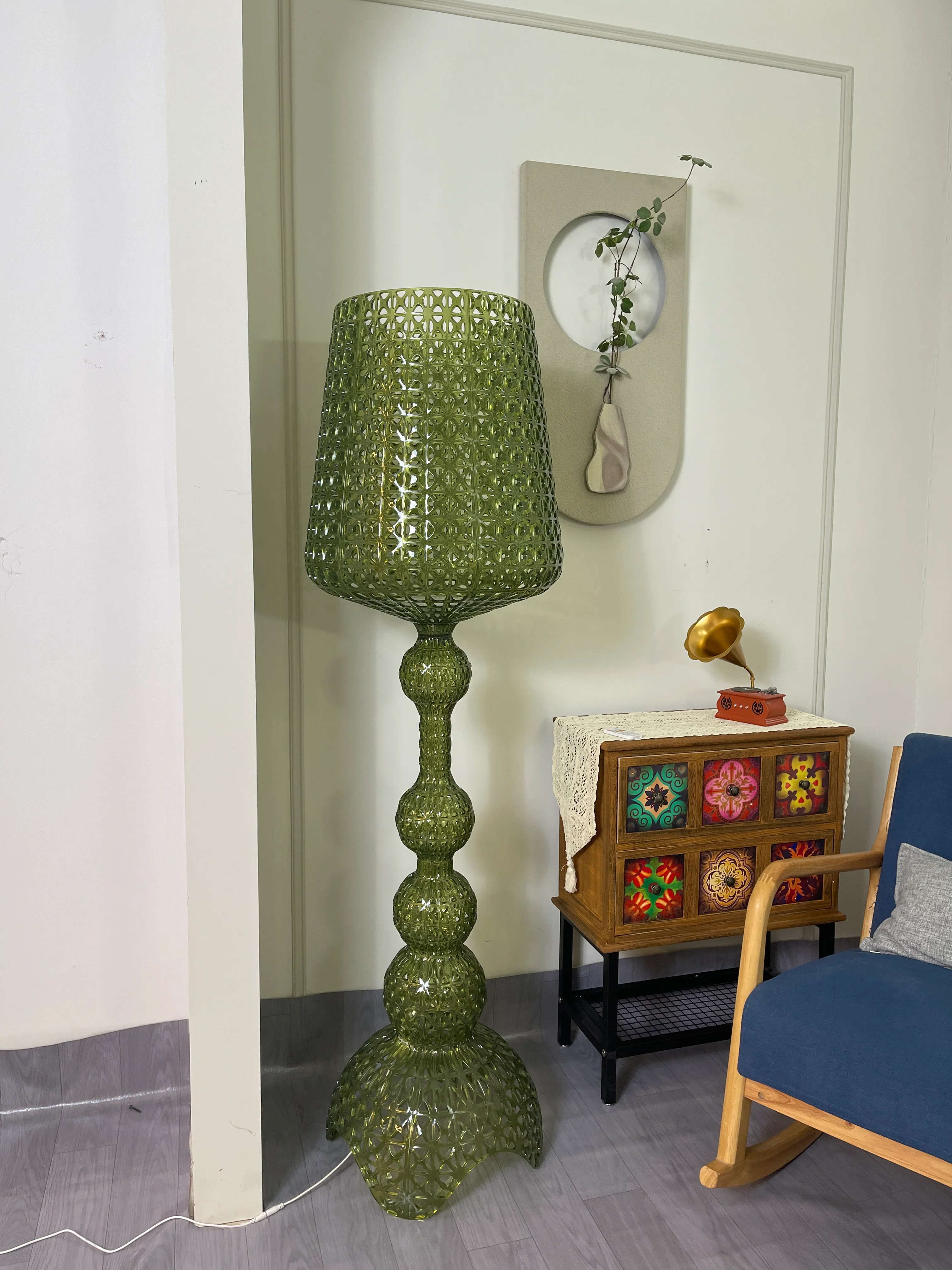 Simple Kabuki Acrylic Floor Lamp - Image 16