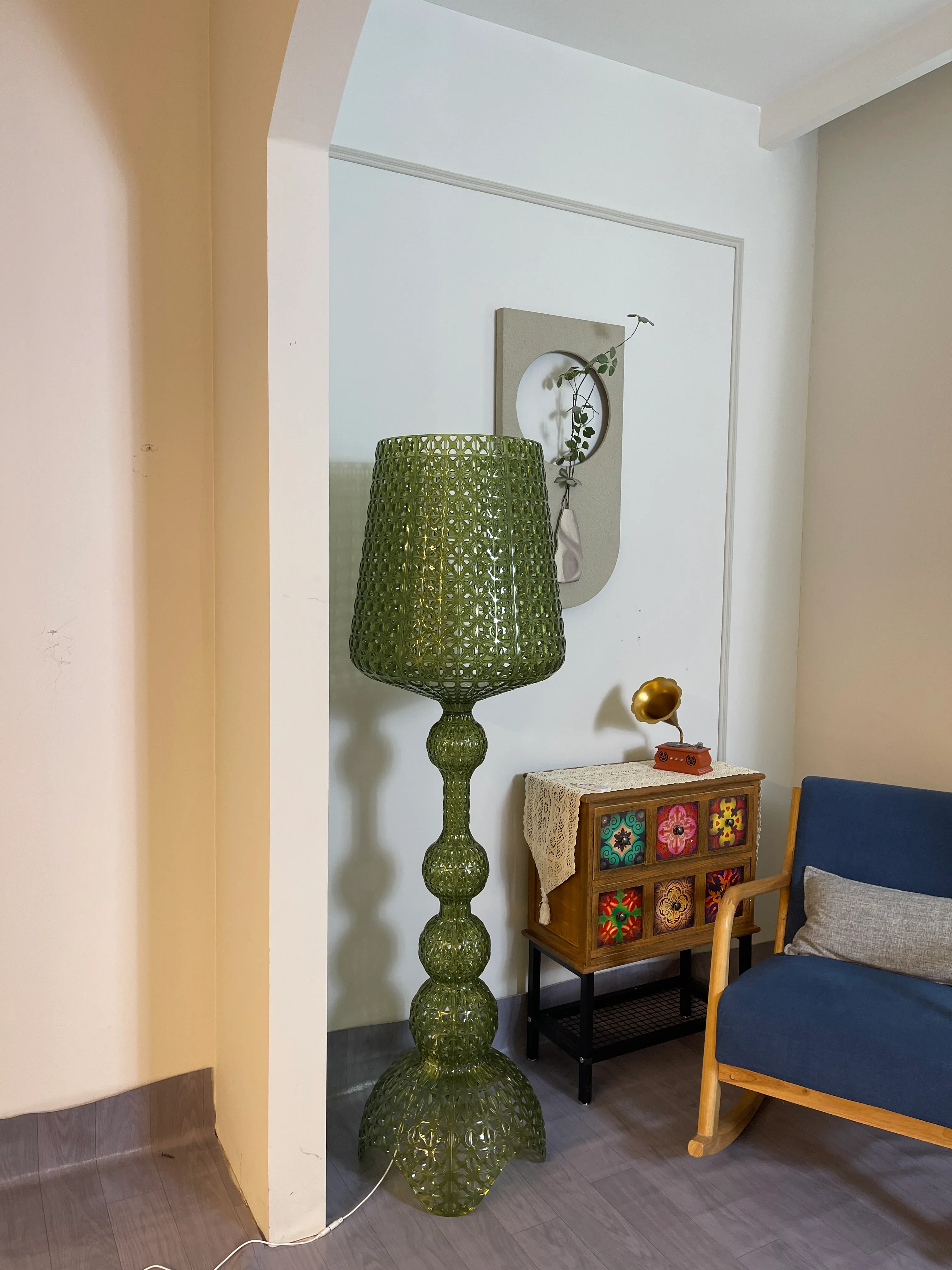 Simple Kabuki Acrylic Floor Lamp - Image 17