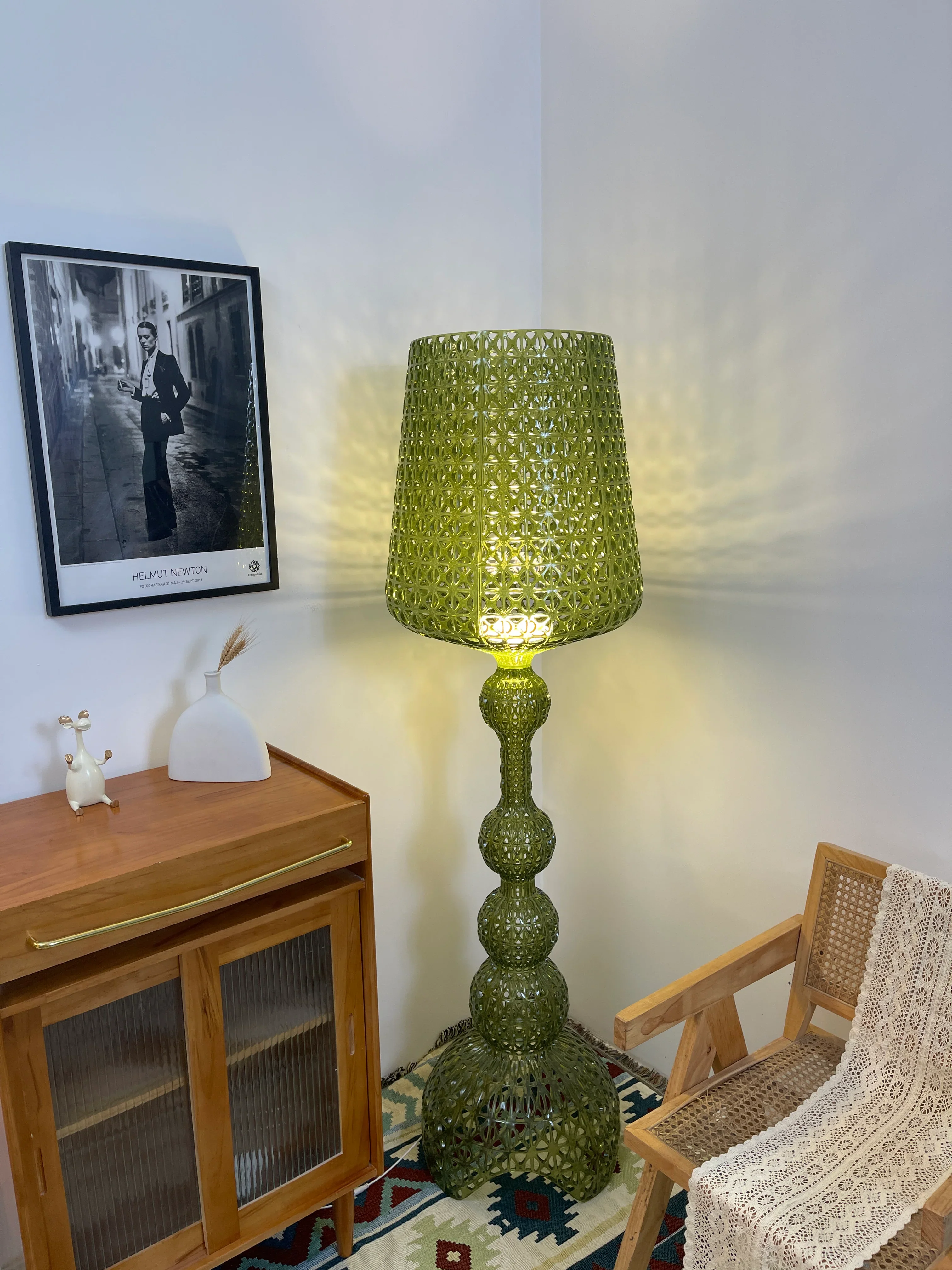 Simple Kabuki Acrylic Floor Lamp - Image 20