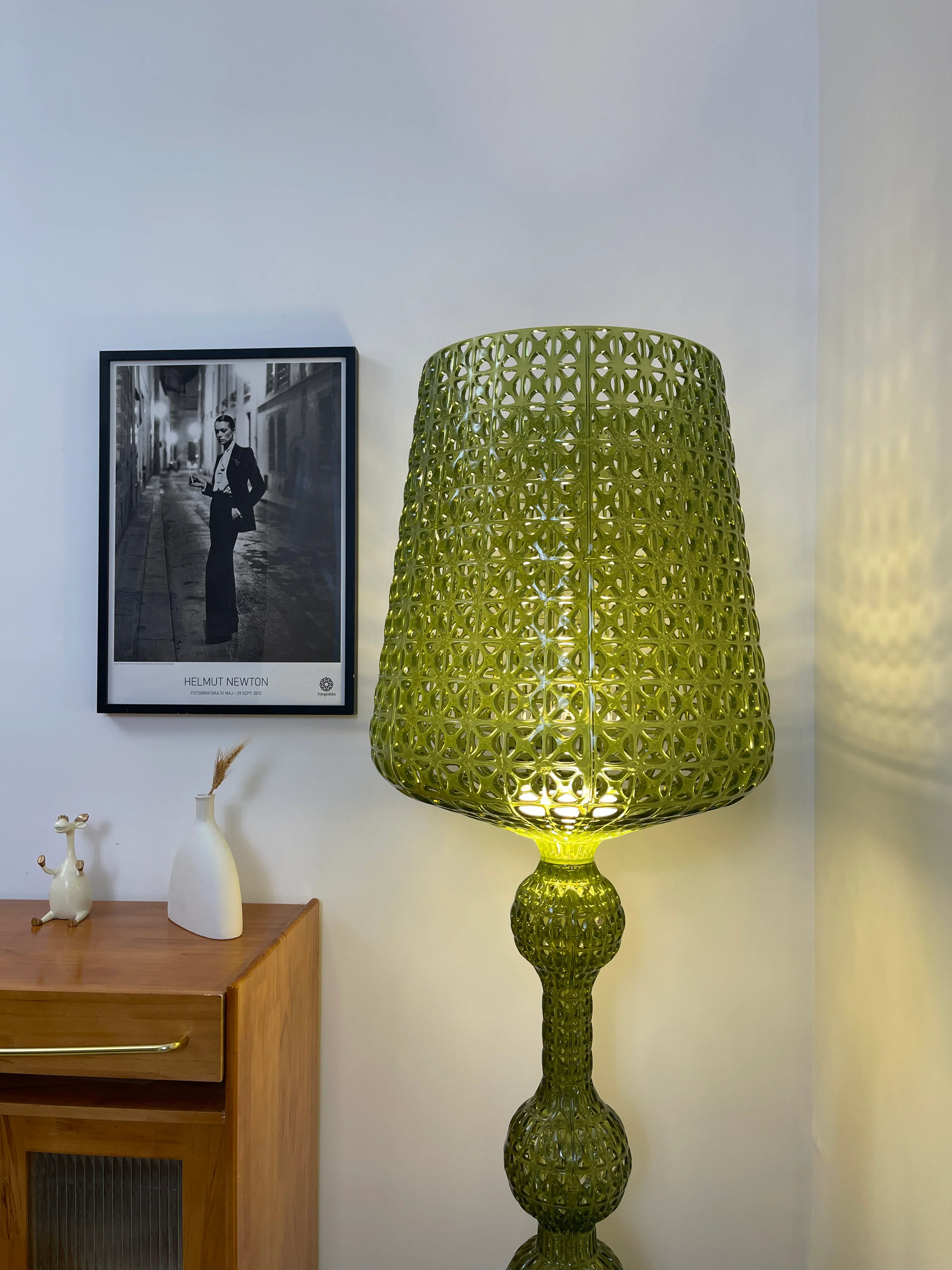 Simple Kabuki Acrylic Floor Lamp - Image 21