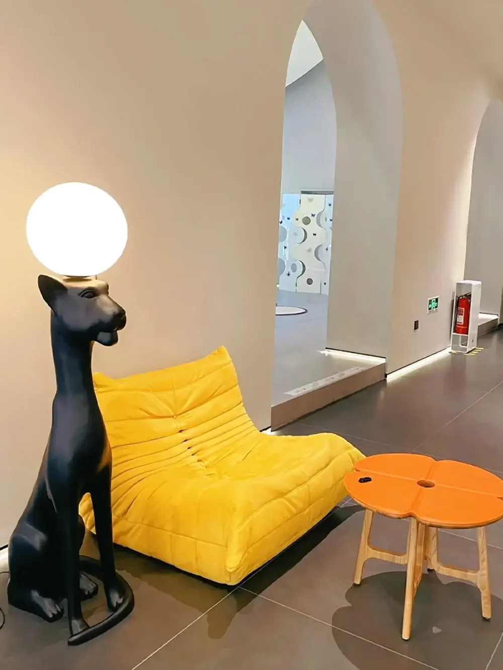 Sitting Dog Rylight Novelty Floor Lamp - Image 19