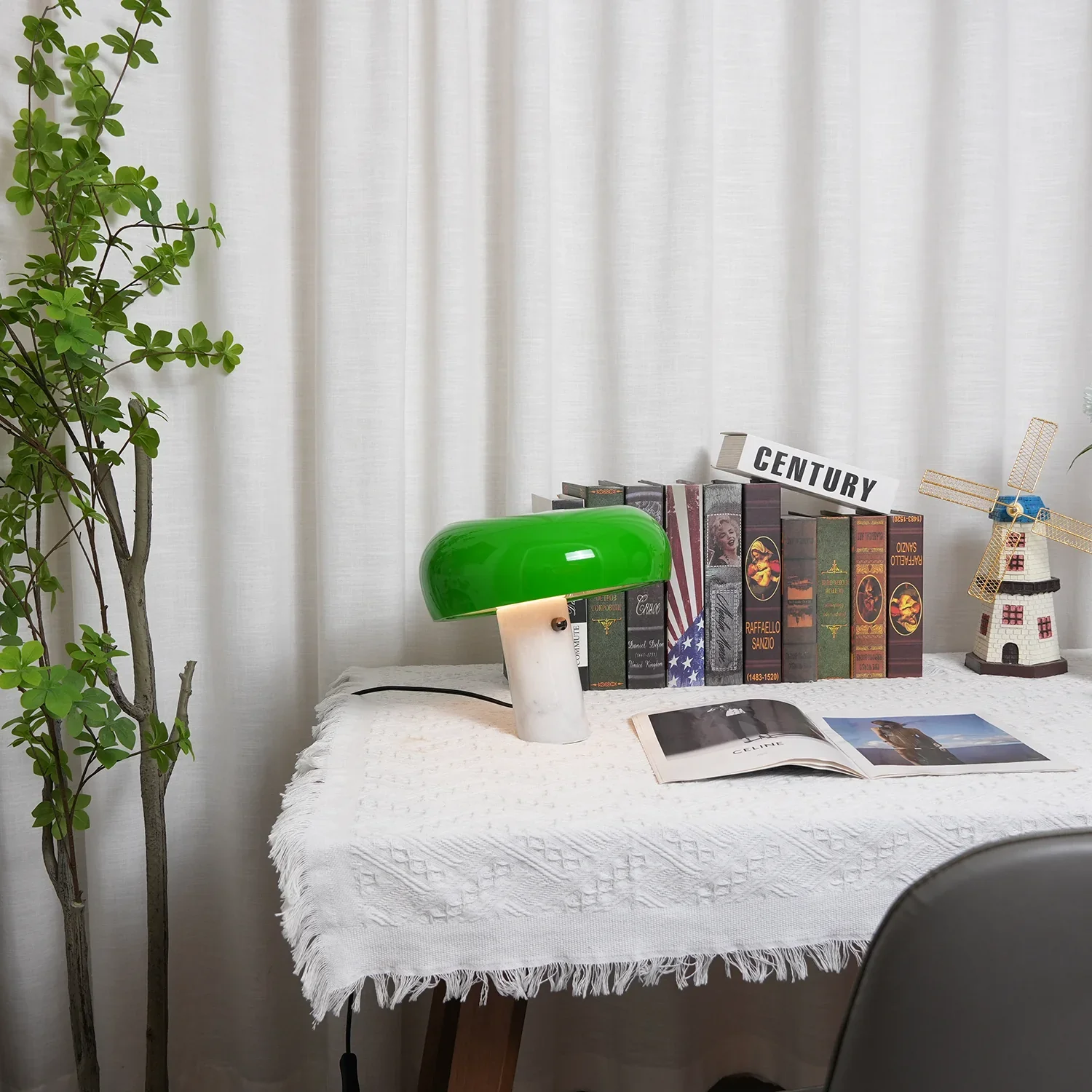 Snoopy Marble Table Lamp - Image 4