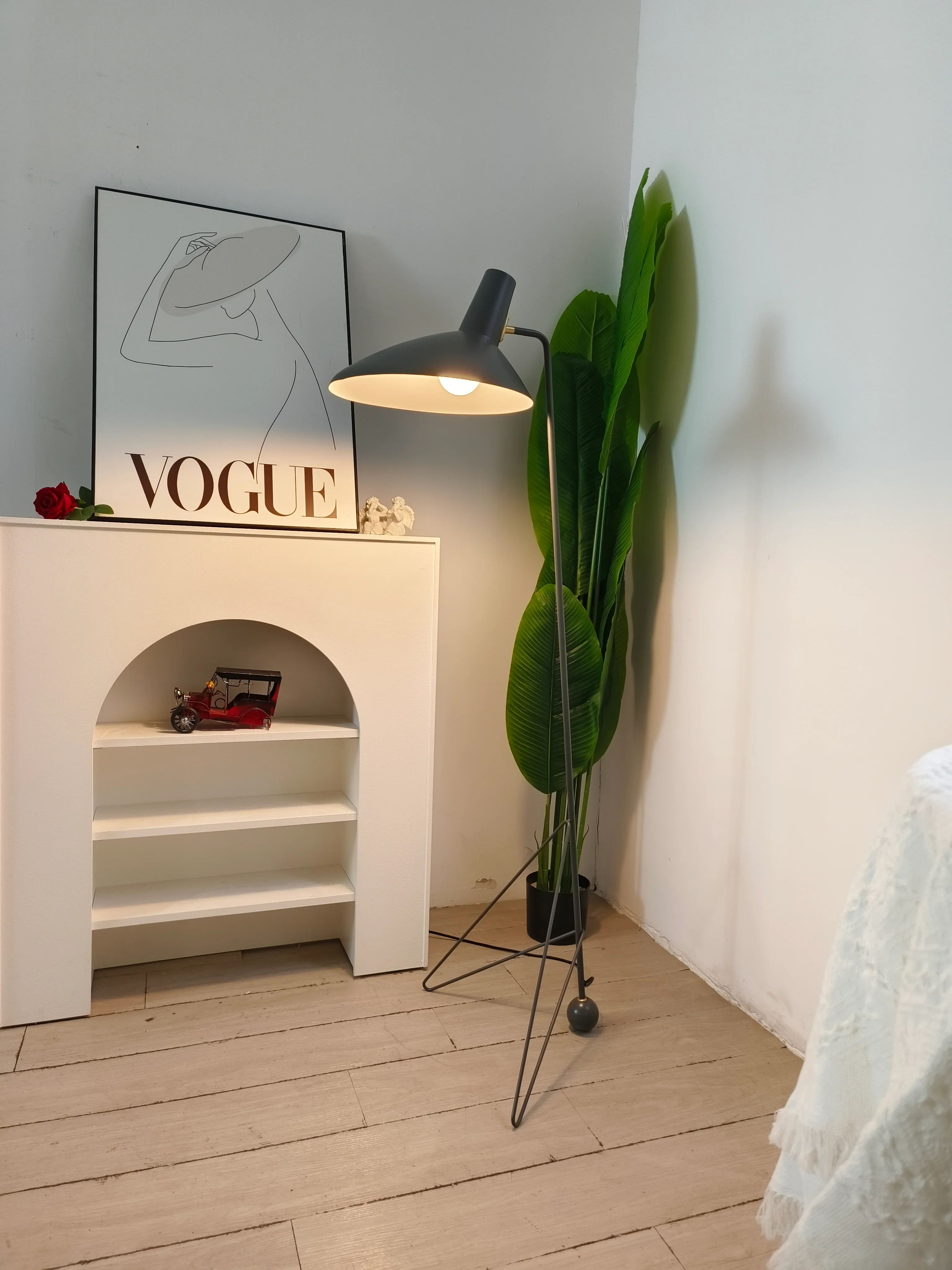 Tripod HM8 Floor Lamp - Image 20