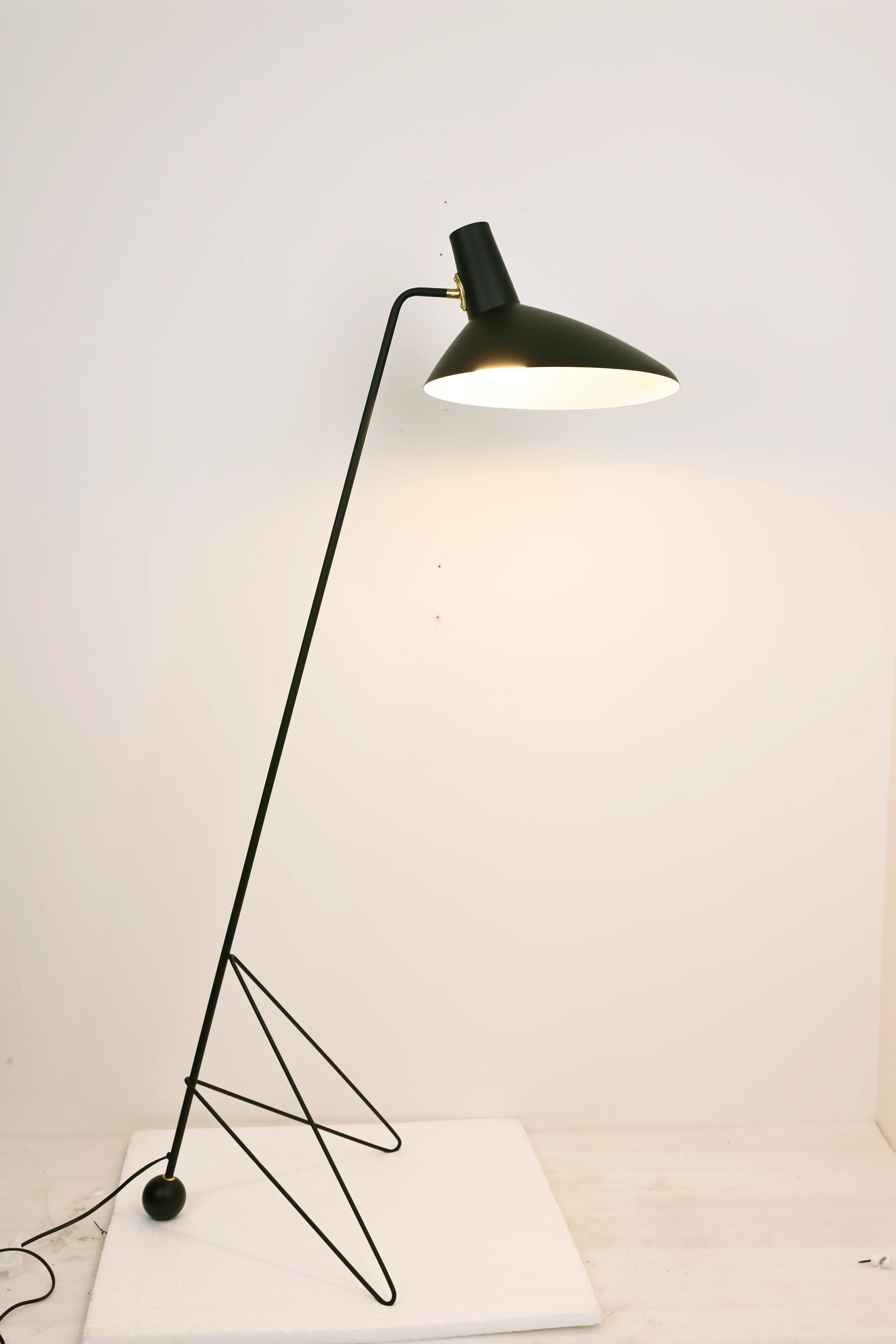 Tripod HM8 Floor Lamp - Image 26