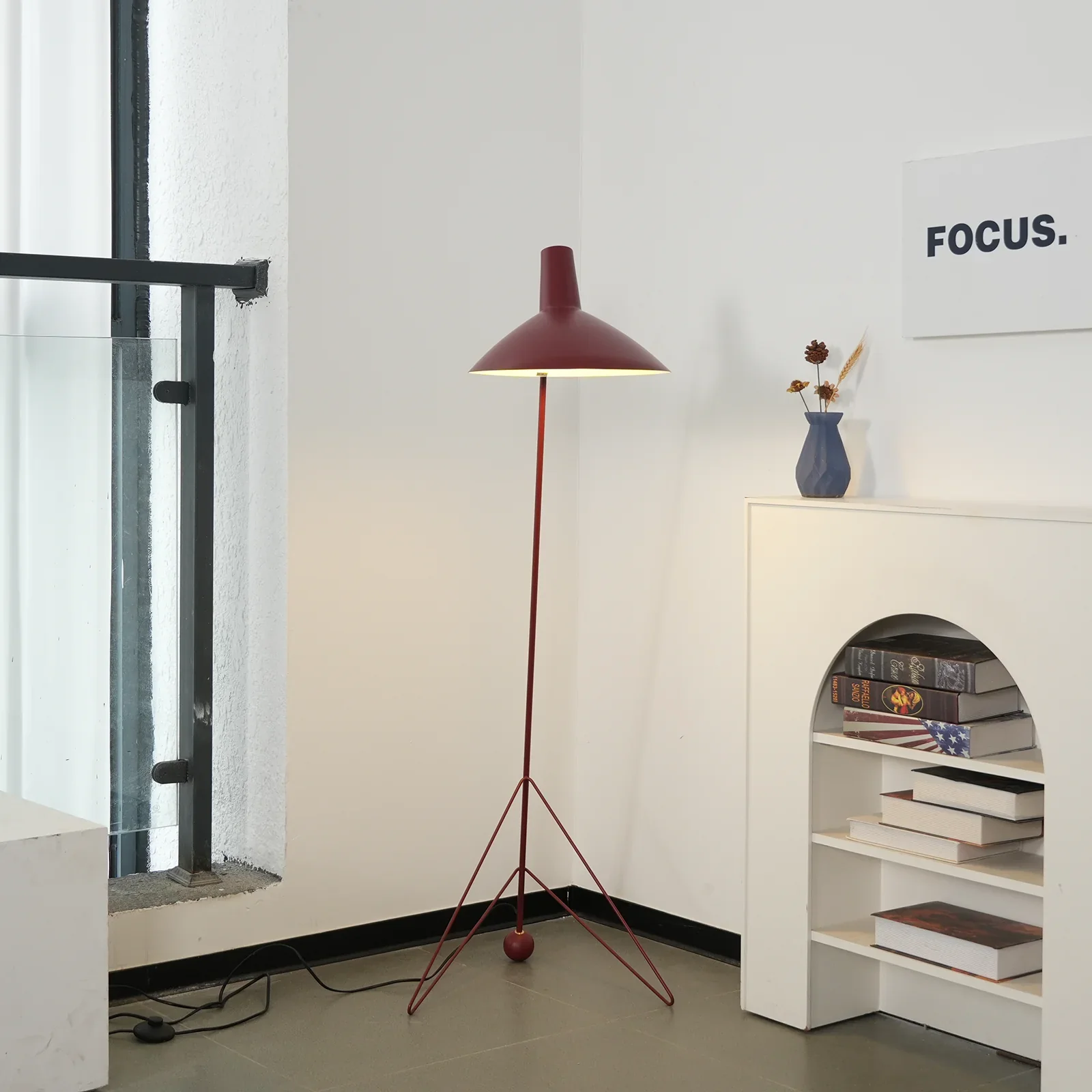 Tripod HM8 Floor Lamp - Image 4