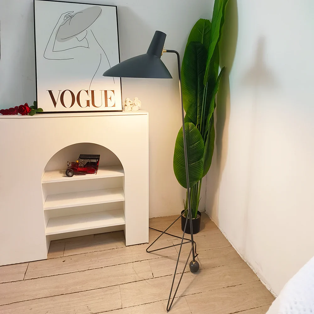 Tripod HM8 Floor Lamp - Image 7
