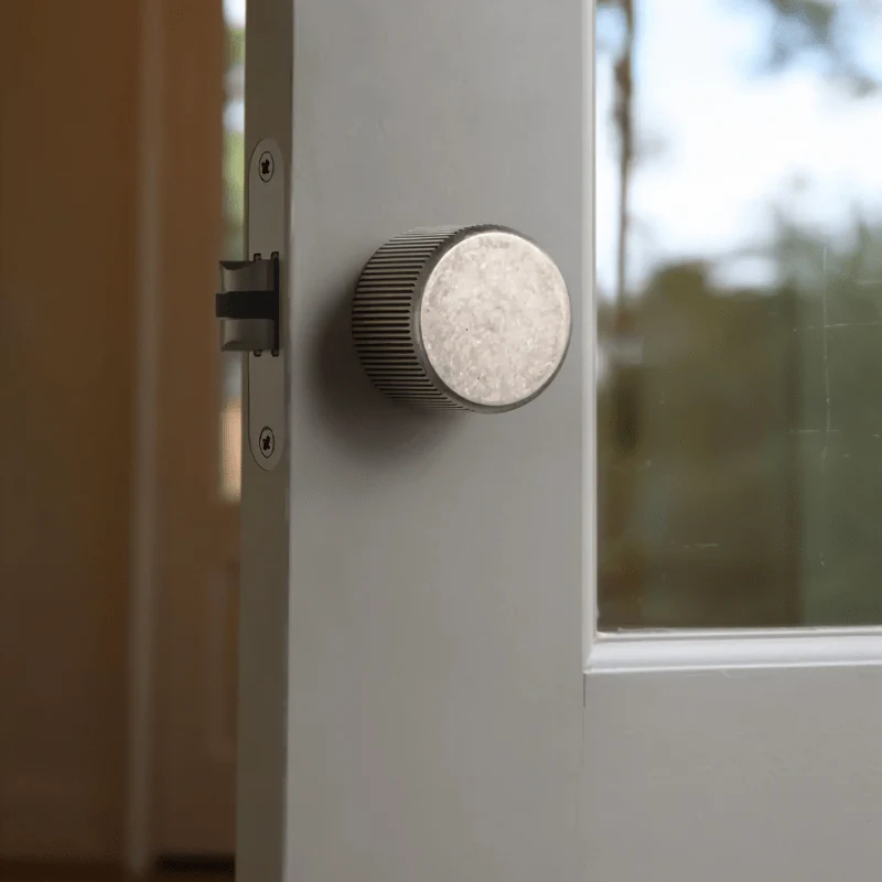 Vorn Handle and Lock - Image 6
